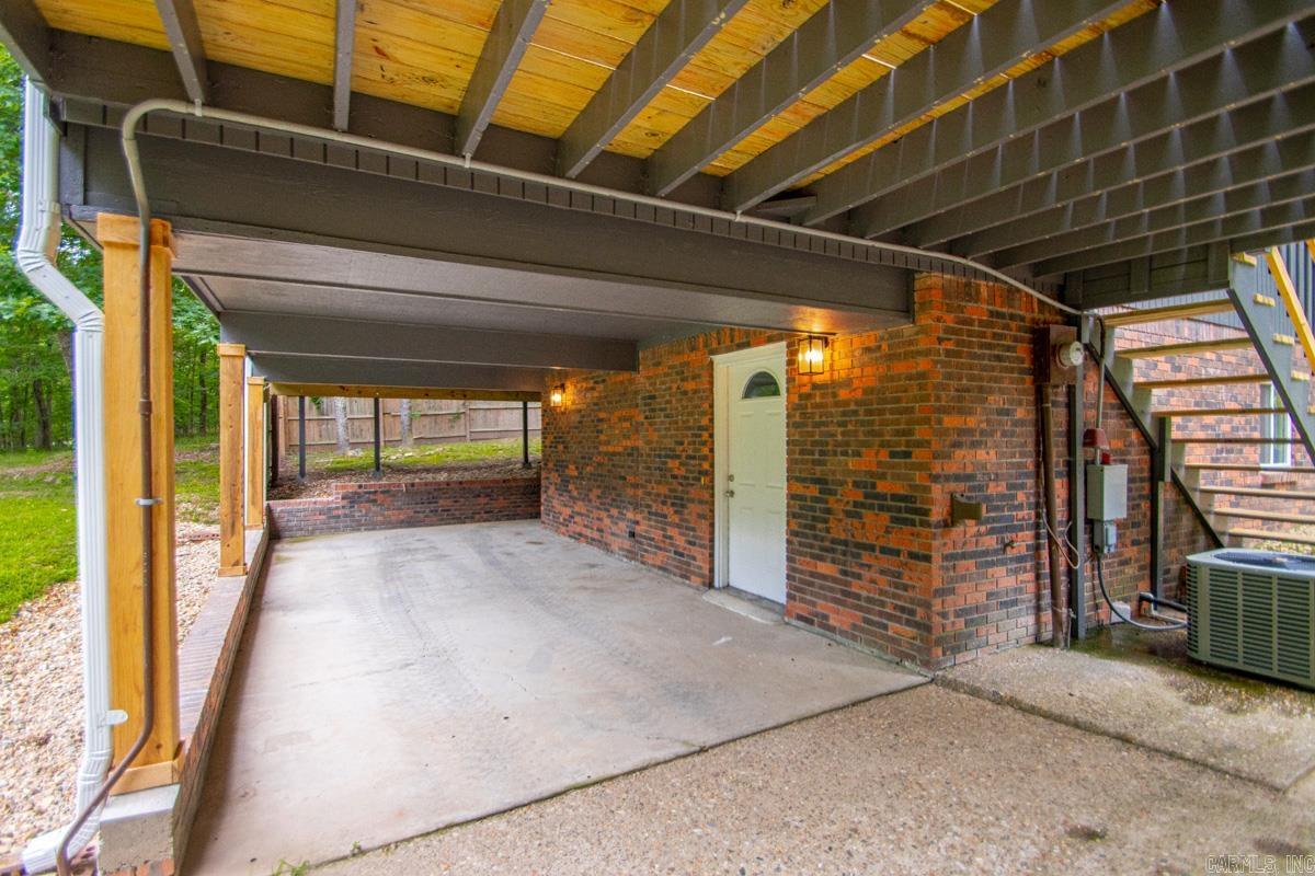 715 Plum Hollow Property Photo 6