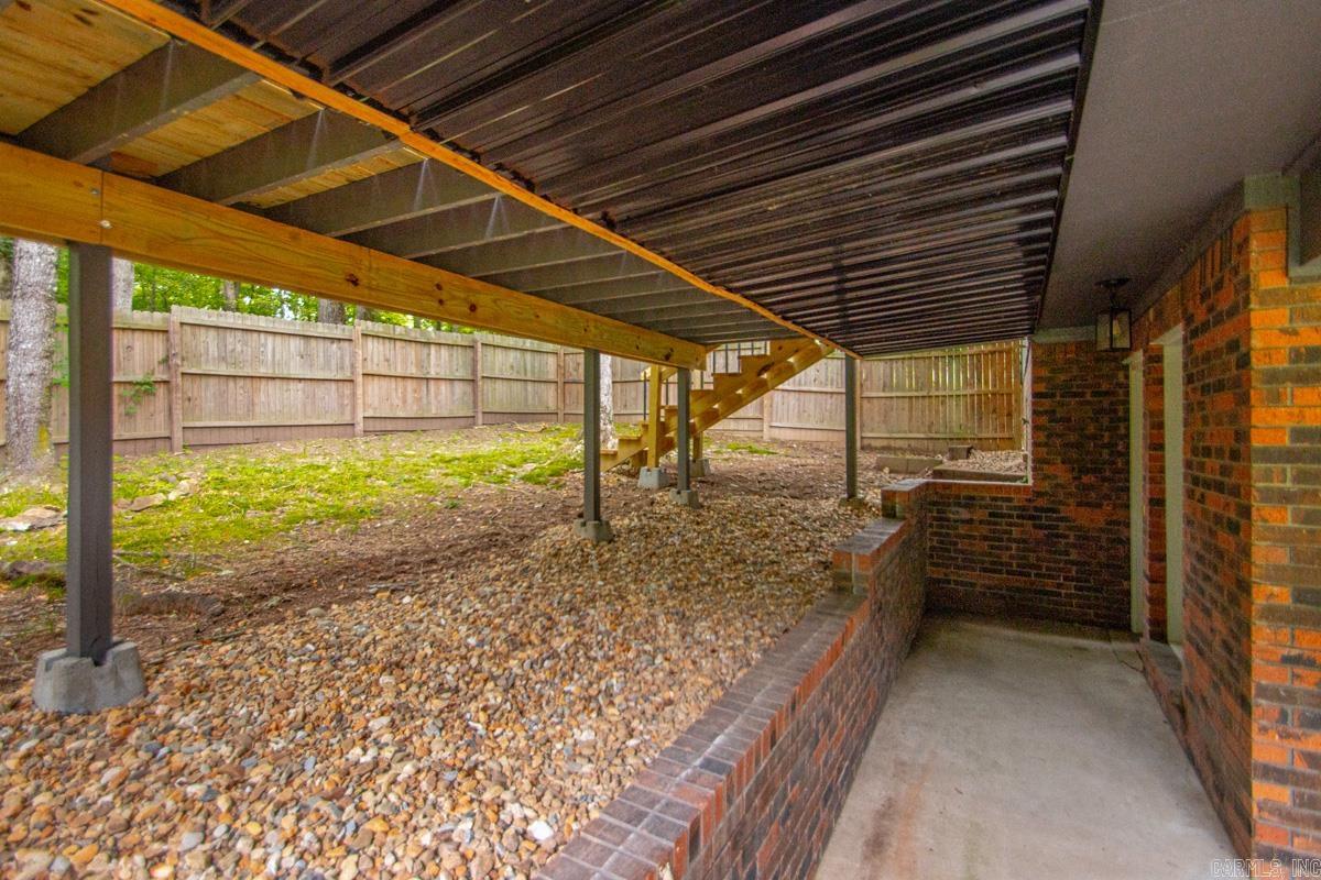 715 Plum Hollow Property Photo 8
