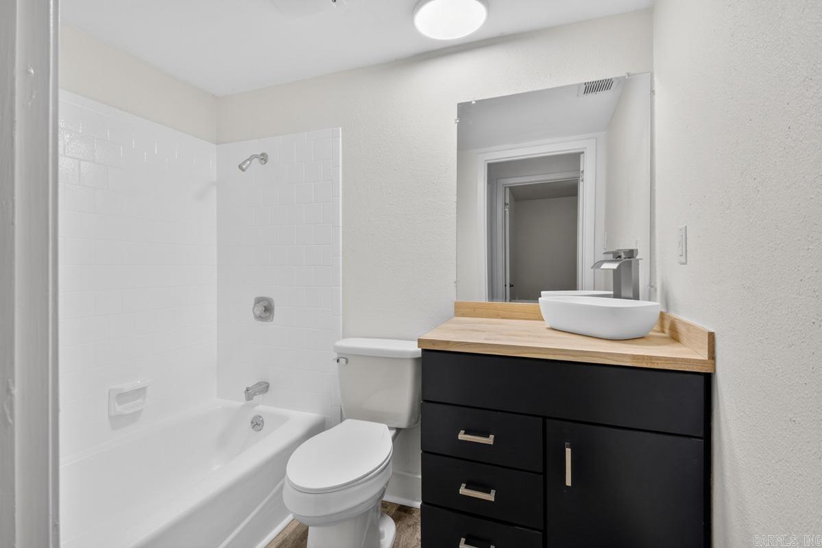 715 Plum Hollow Property Photo 33