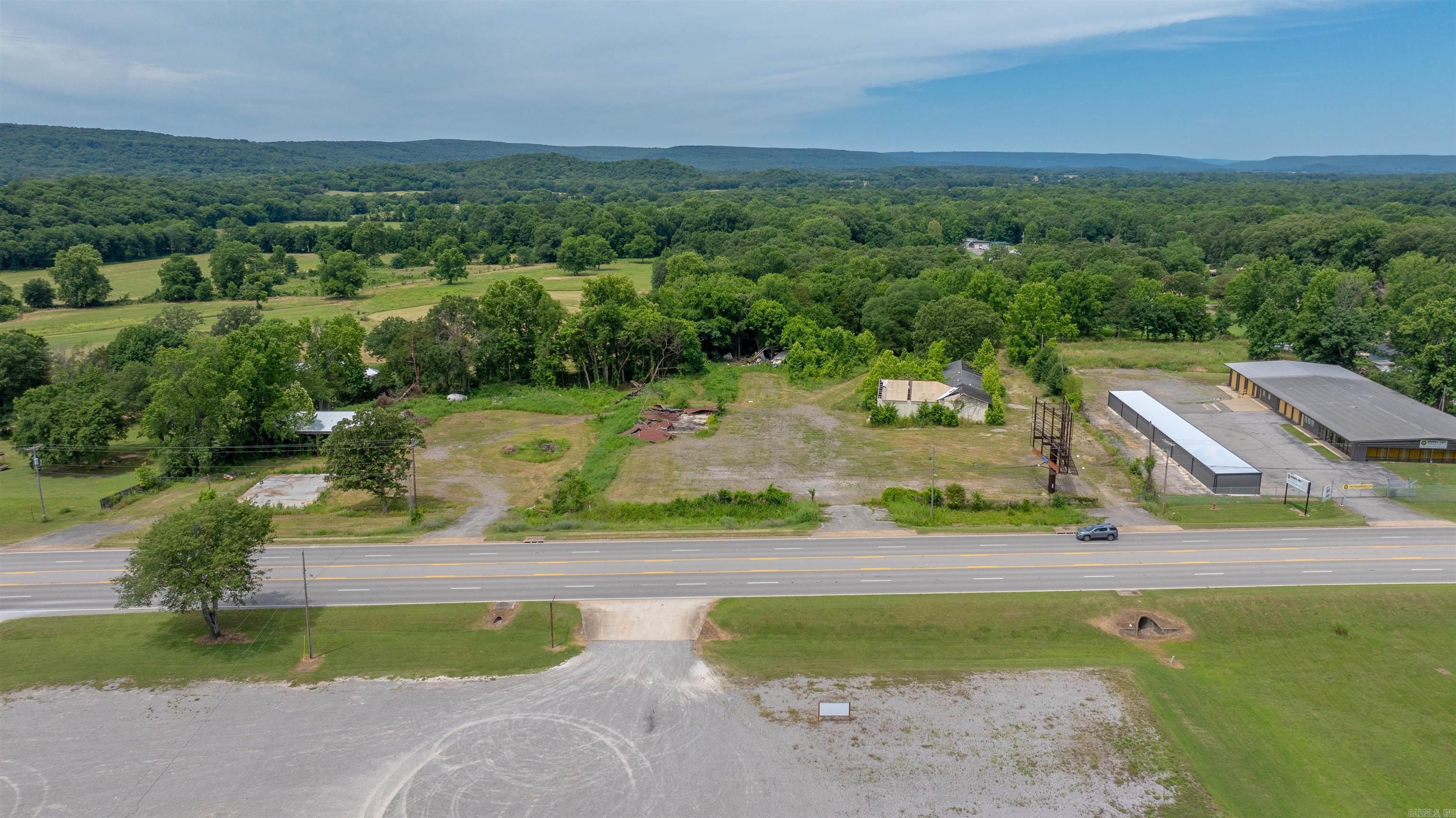 2560 Batesville Boulevard Property Photo 3