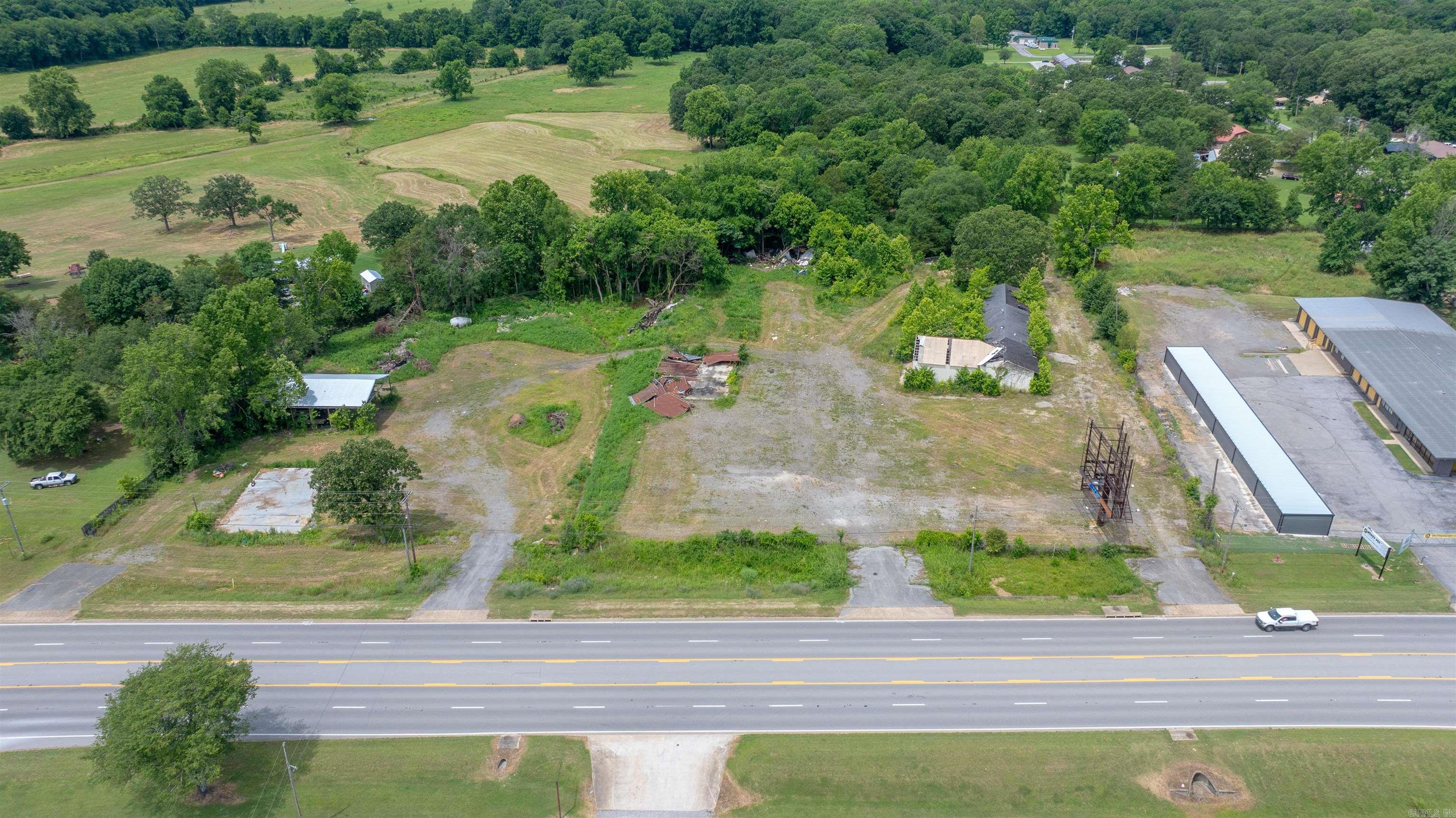 2560 Batesville Boulevard Property Photo 4