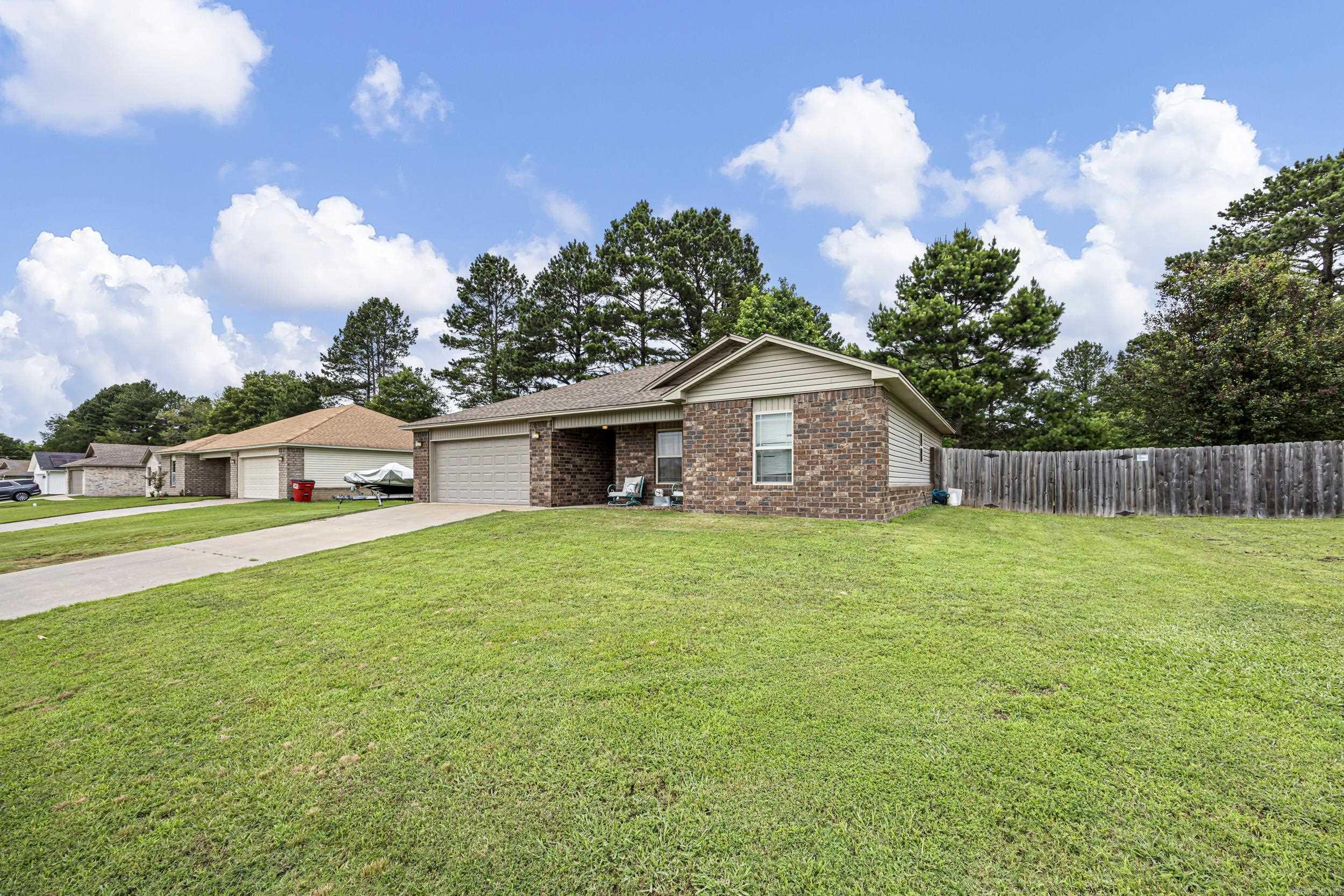306 Willow Oak Property Photo 2
