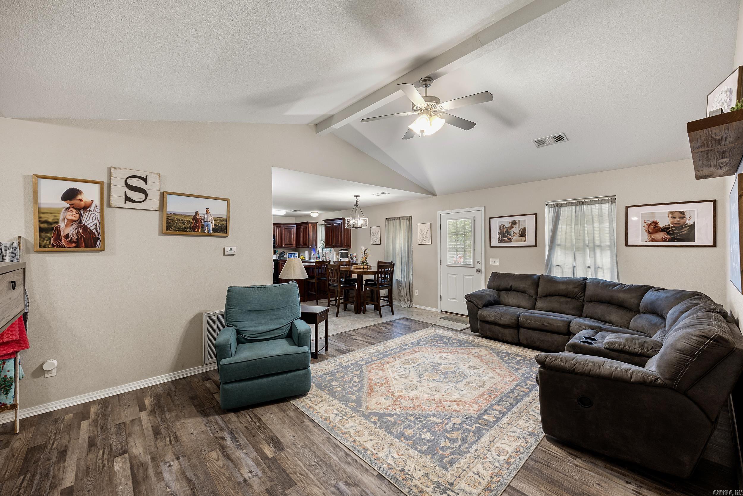306 Willow Oak Property Photo 4