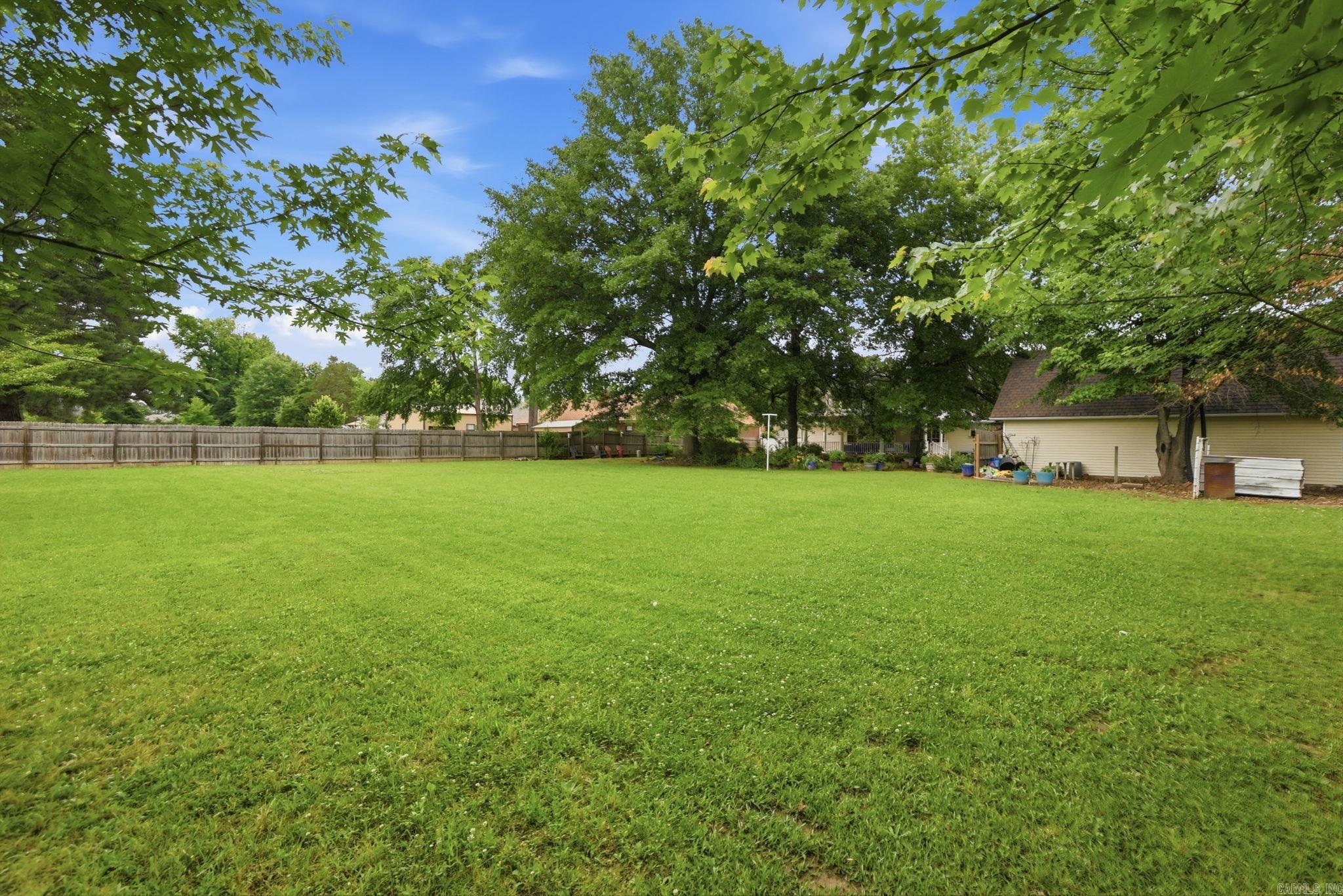 305 Brandon Dr Property Photo 44