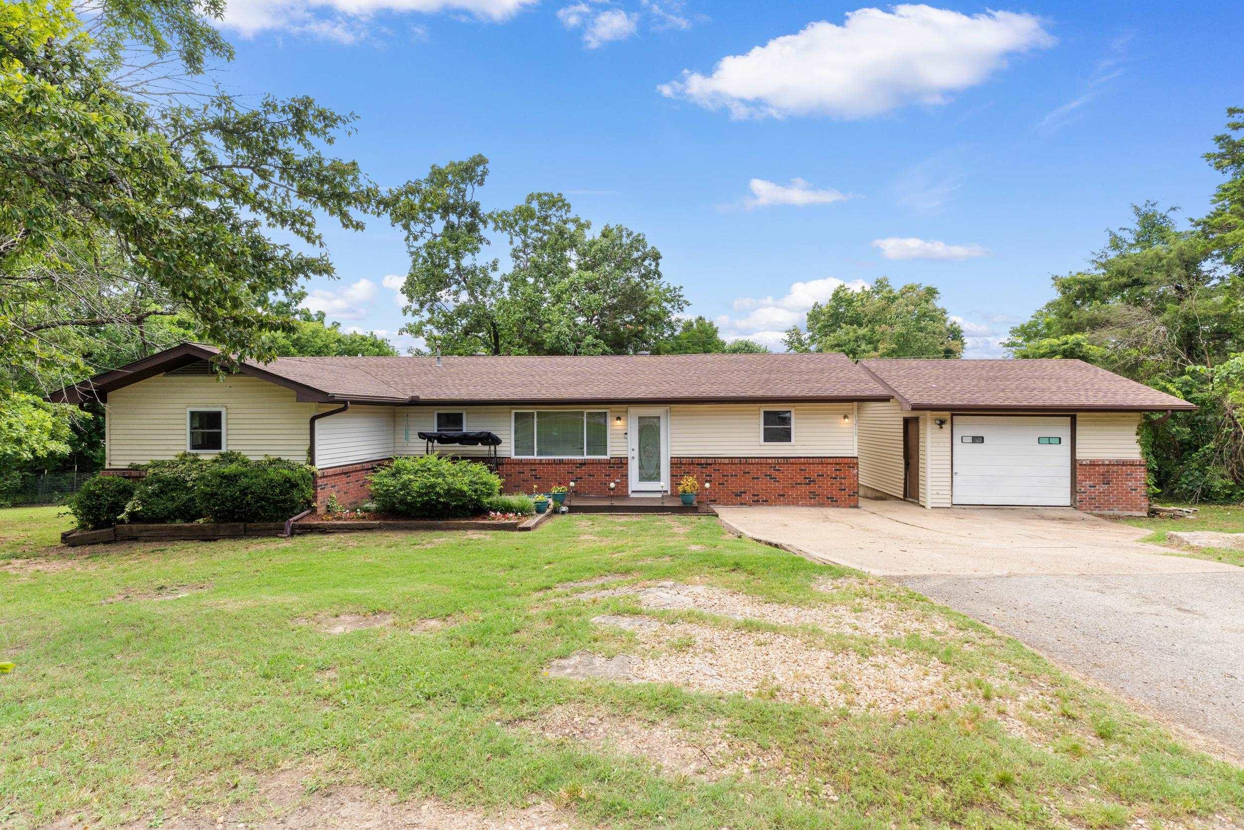 1216 Mark Drive Property Photo 1
