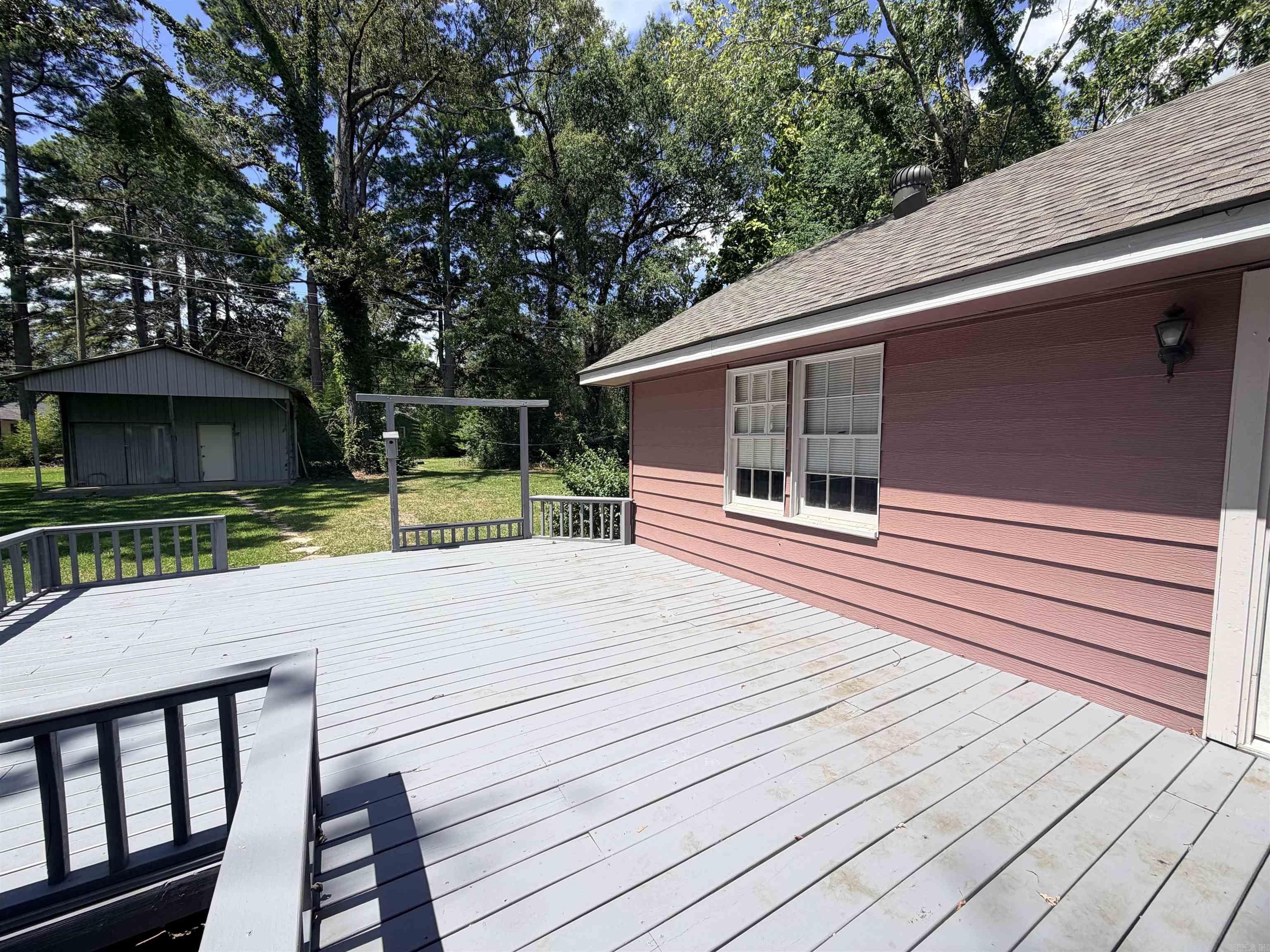 1106 Beech St Property Photo 4