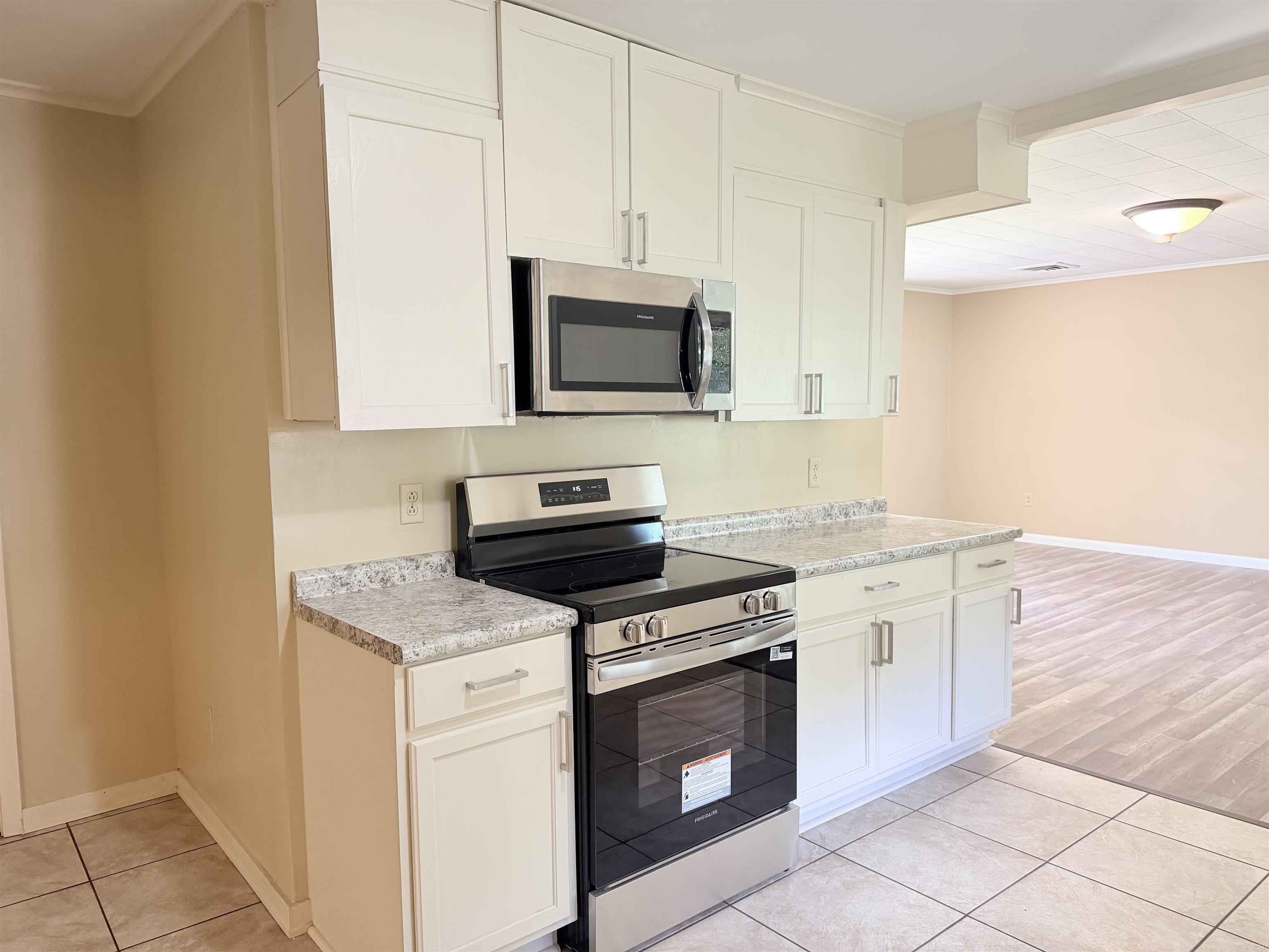 1106 Beech St Property Photo 6
