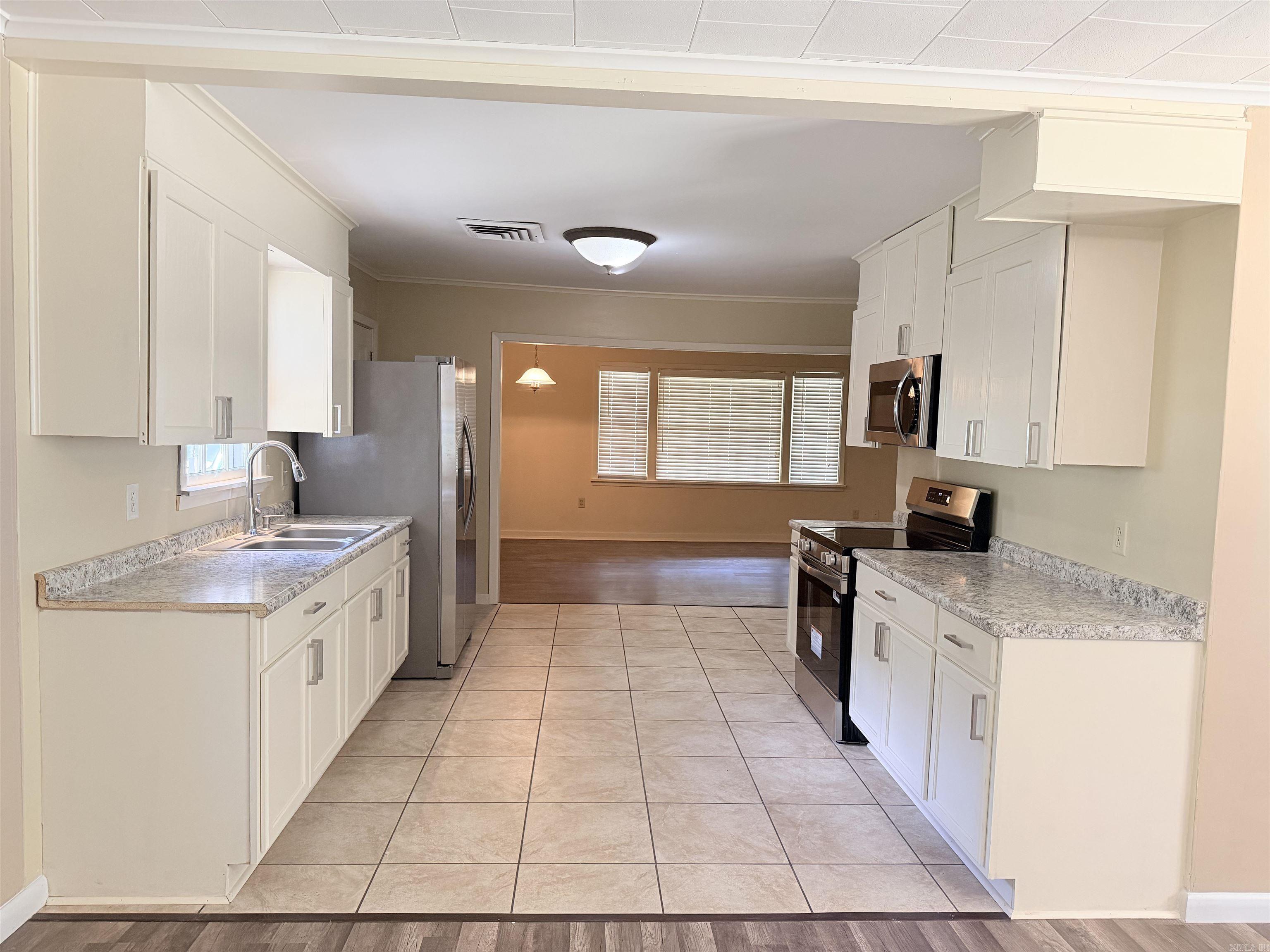 1106 Beech St Property Photo 11