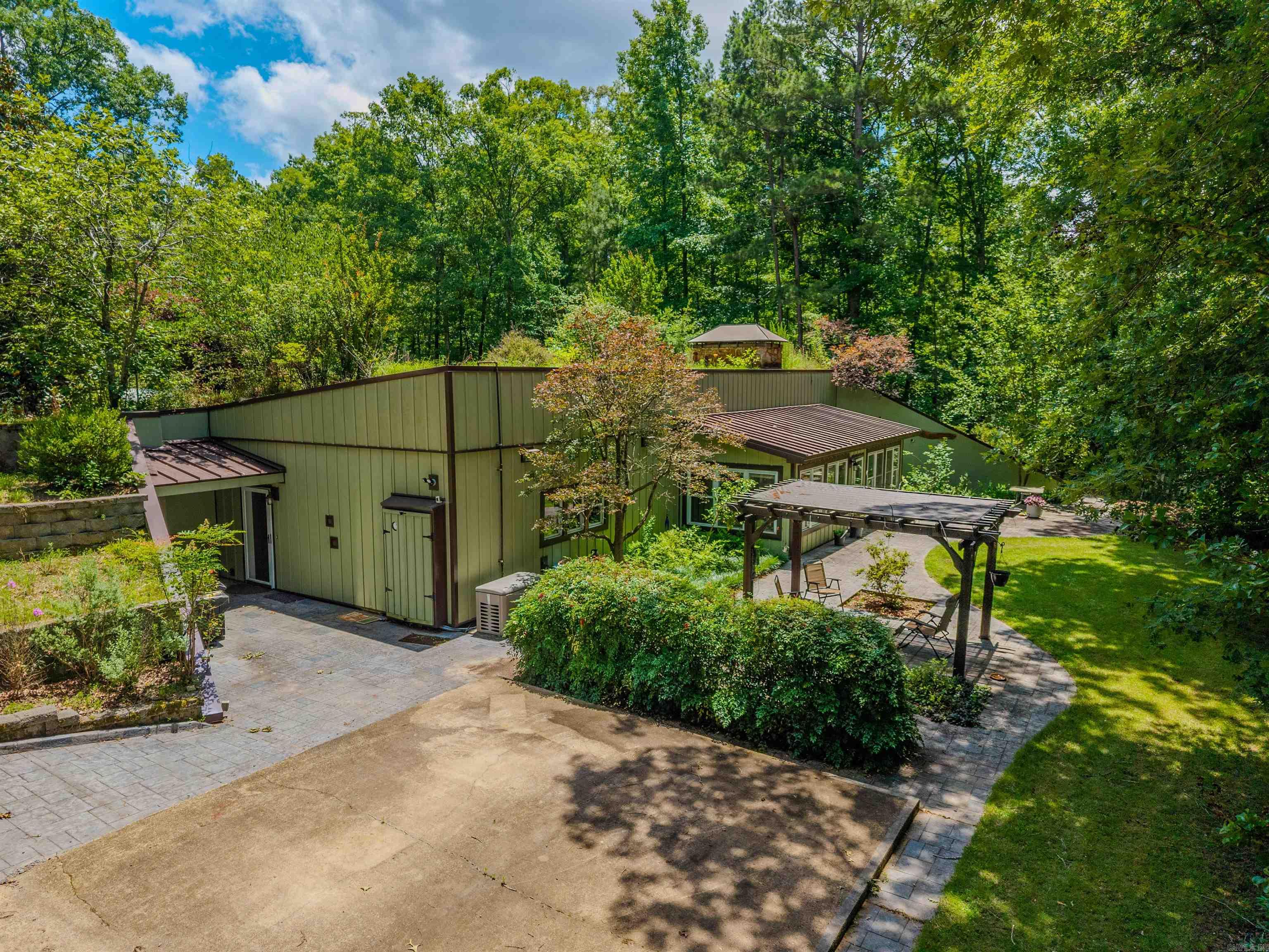 15700 Vimy Woods Property Photo 1
