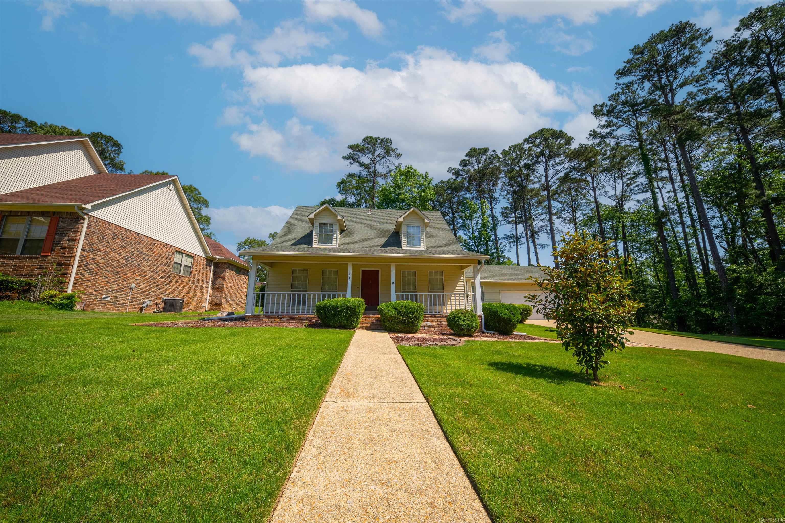 1016 Oakridge Drive Property Photo 1