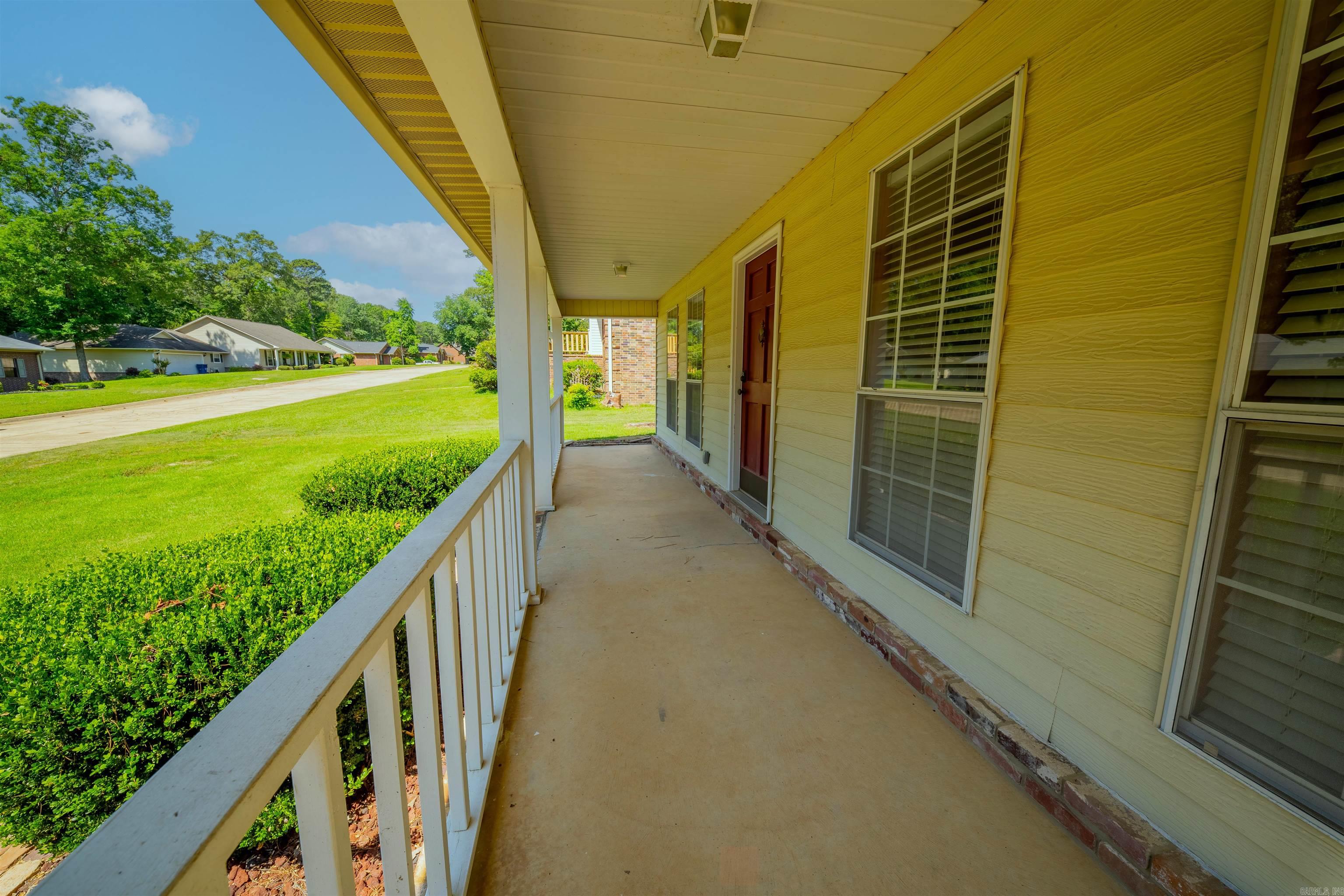 1016 Oakridge Drive Property Photo 3