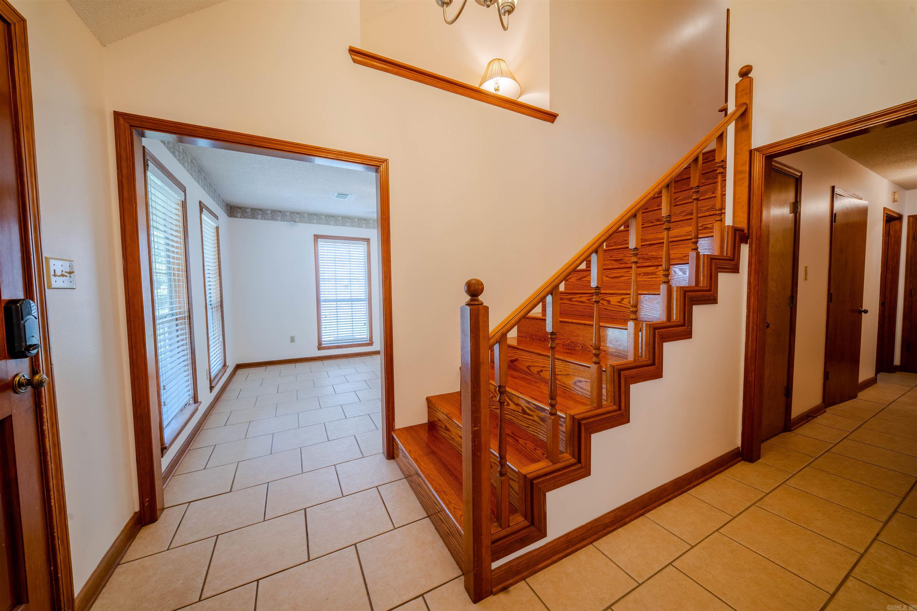 1016 Oakridge Drive Property Photo 4