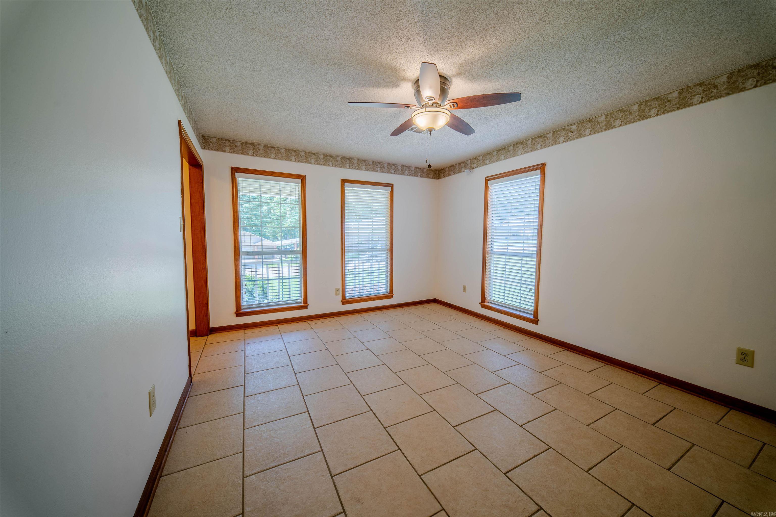 1016 Oakridge Drive Property Photo 9