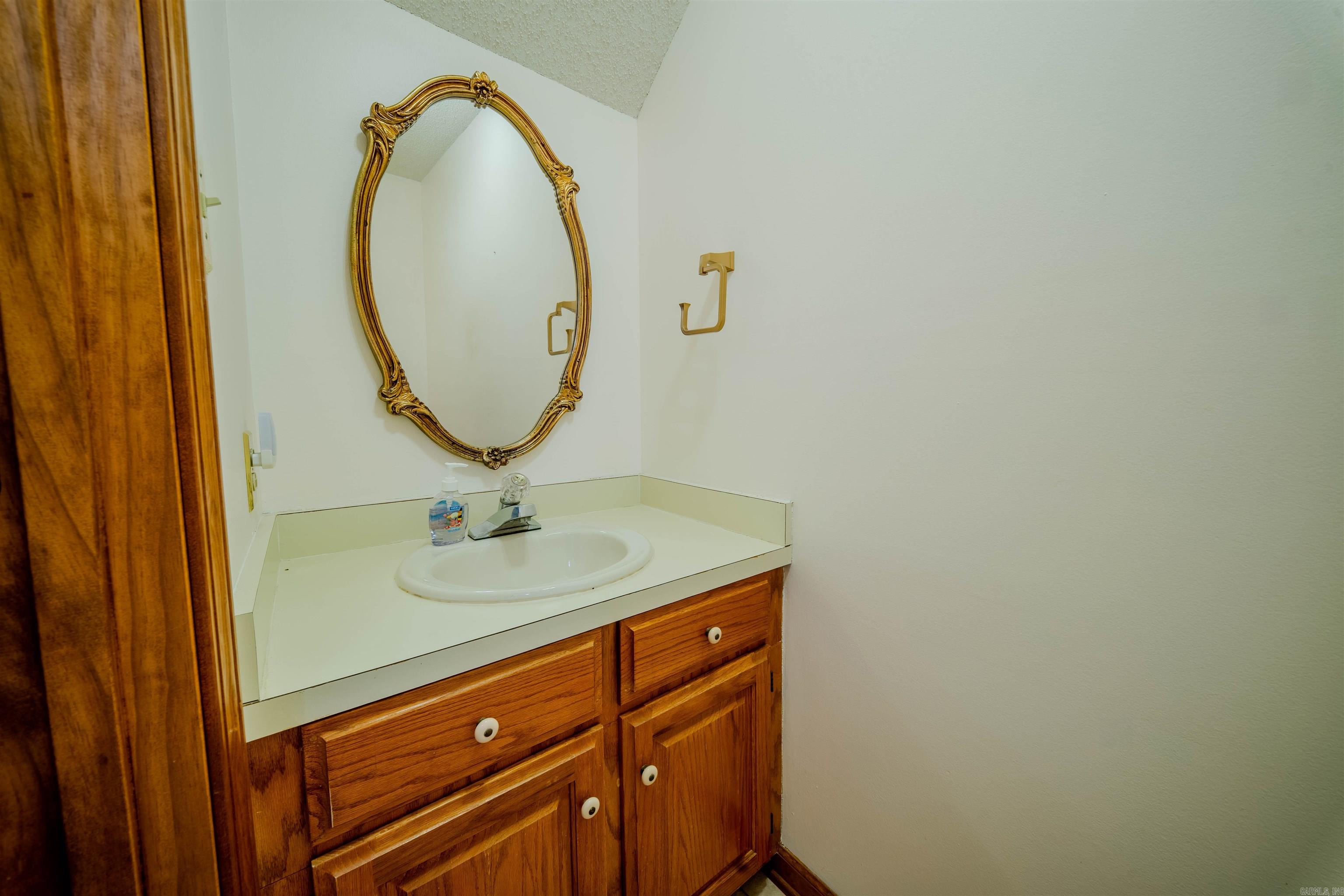 1016 Oakridge Drive Property Photo 11