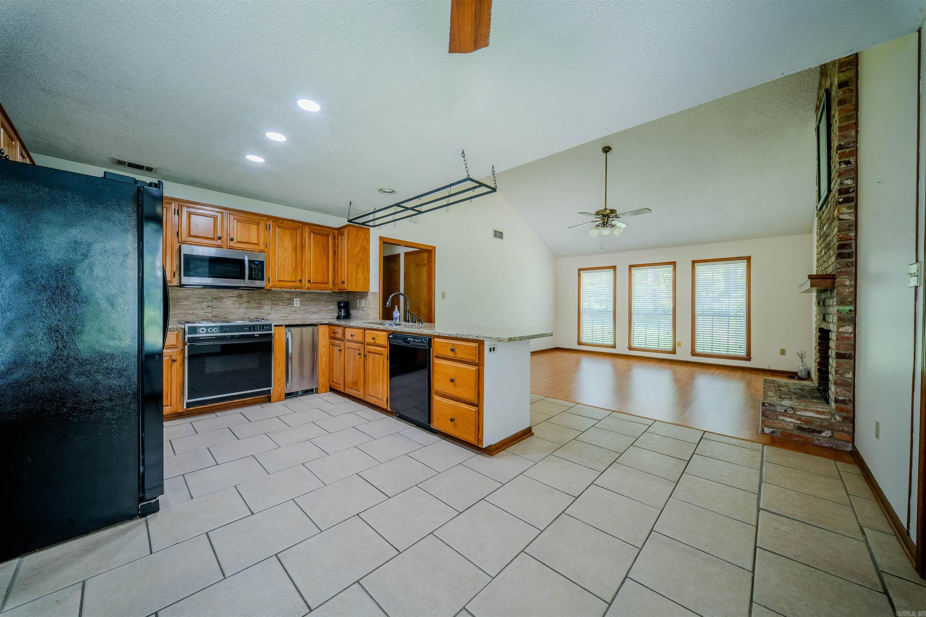 1016 Oakridge Drive Property Photo 12