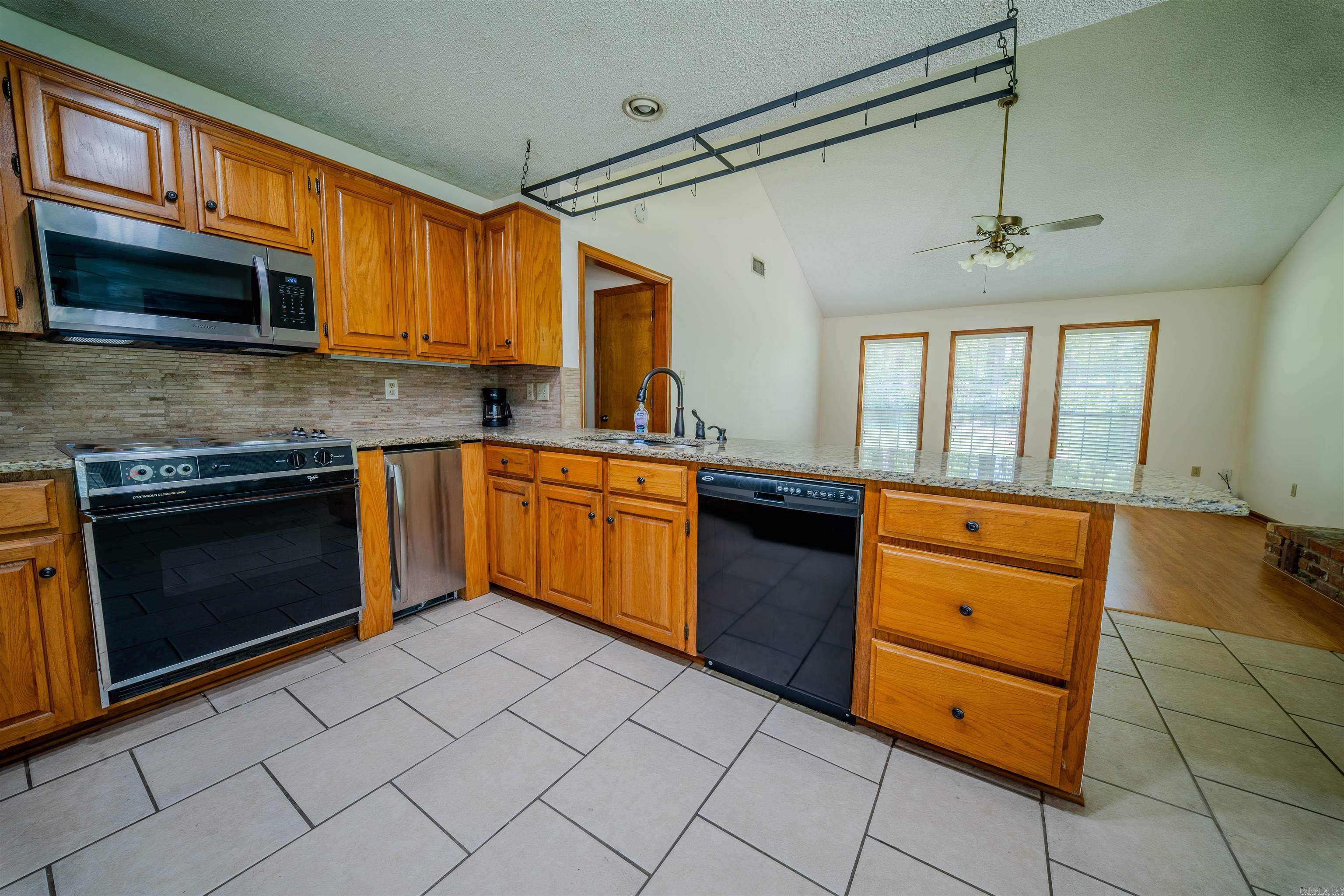 1016 Oakridge Drive Property Photo 14