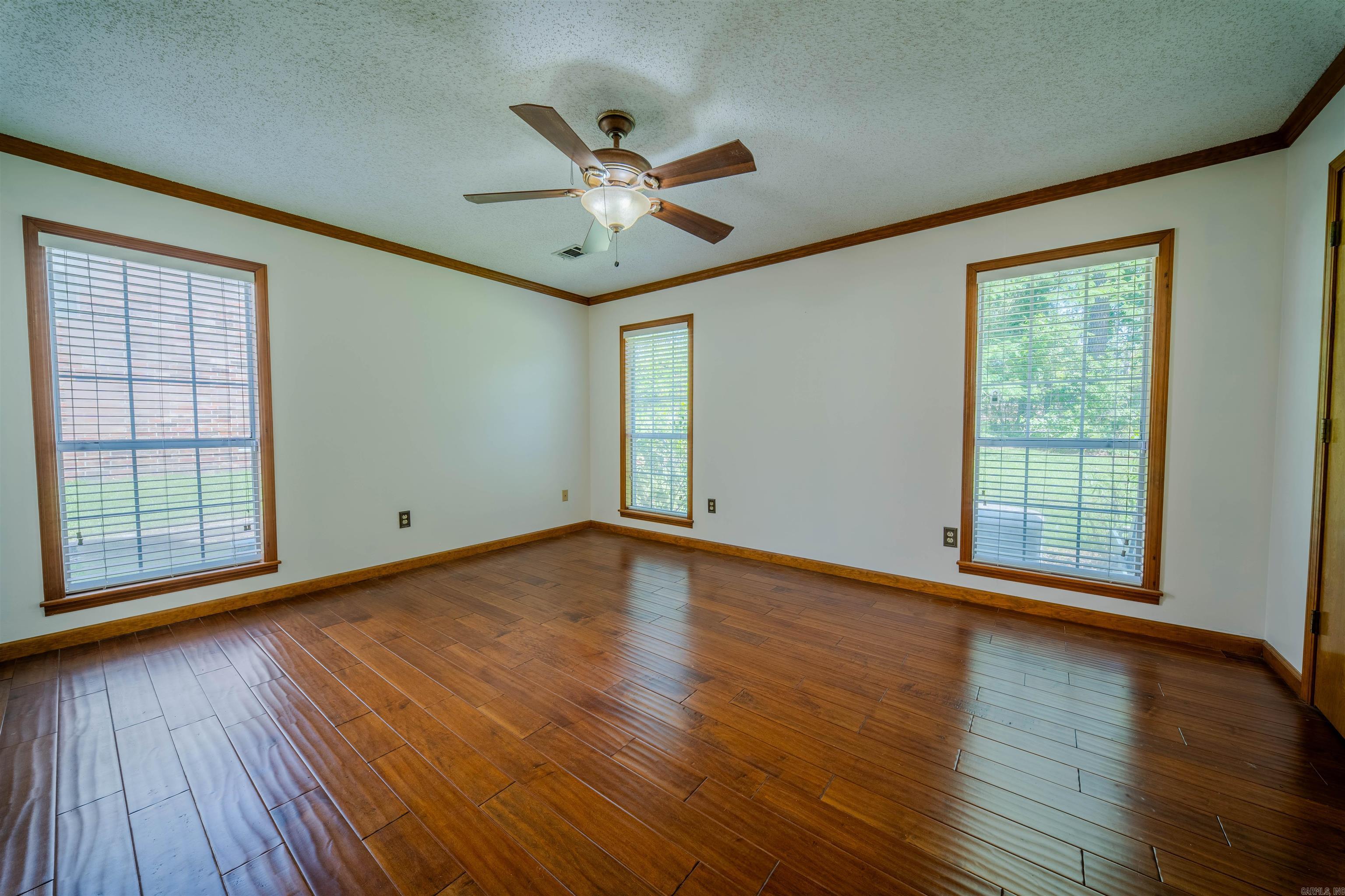1016 Oakridge Drive Property Photo 24