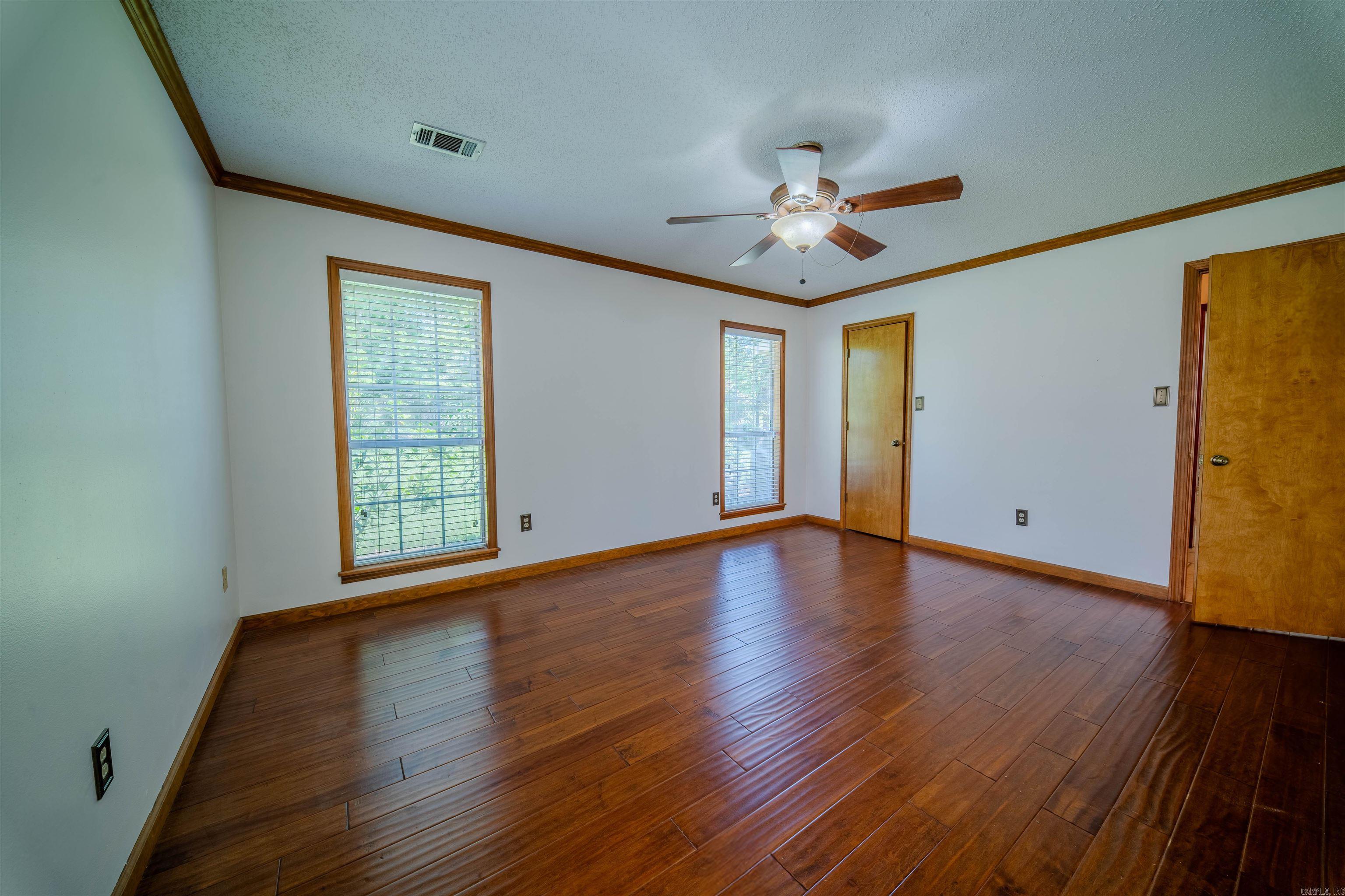1016 Oakridge Drive Property Photo 25