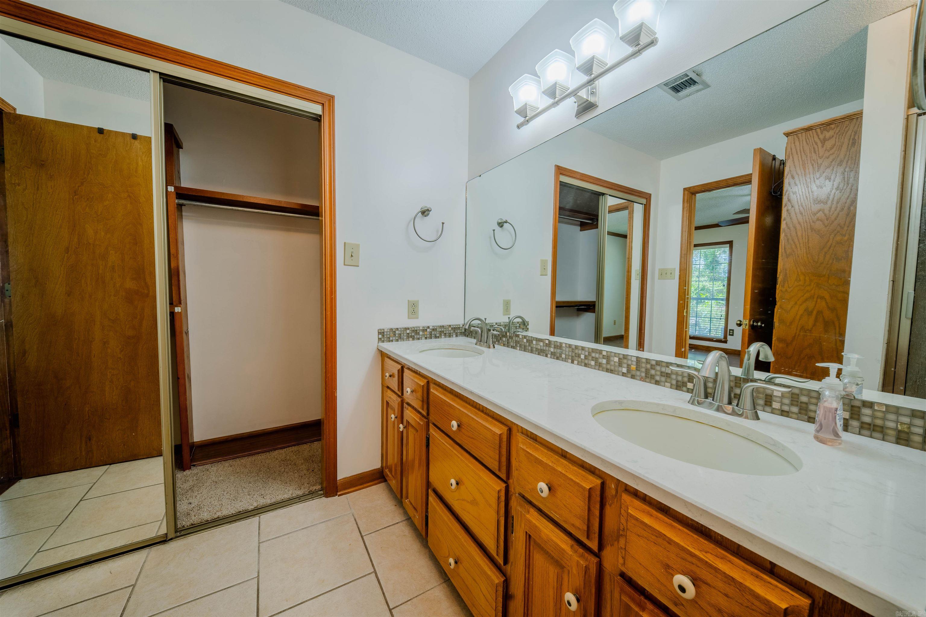 1016 Oakridge Drive Property Photo 28