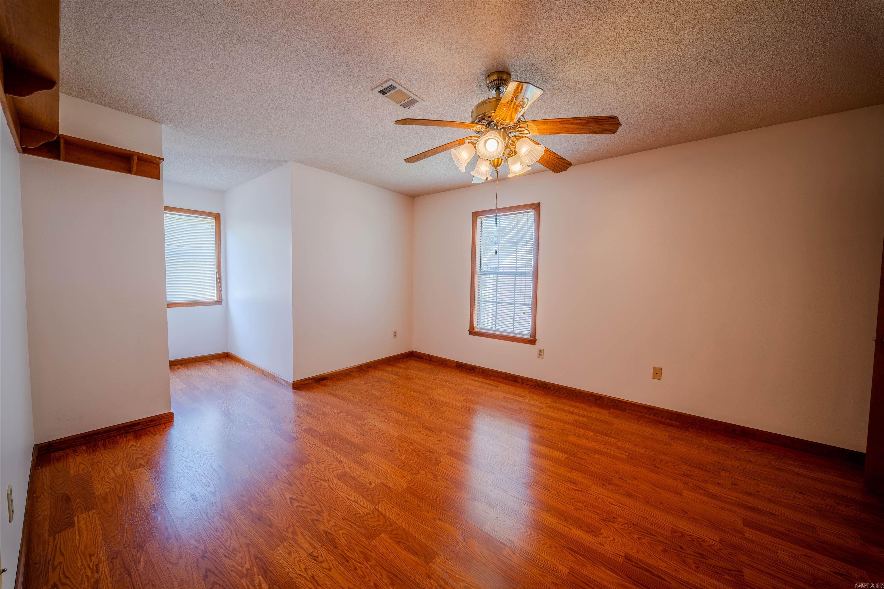 1016 Oakridge Drive Property Photo 32