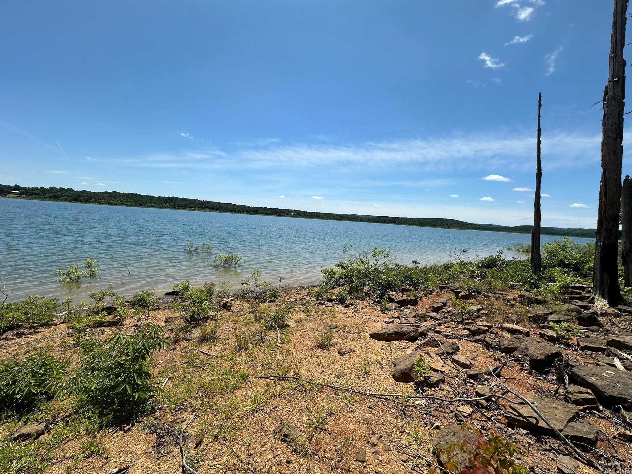 660 Potters Point Property Photo 3
