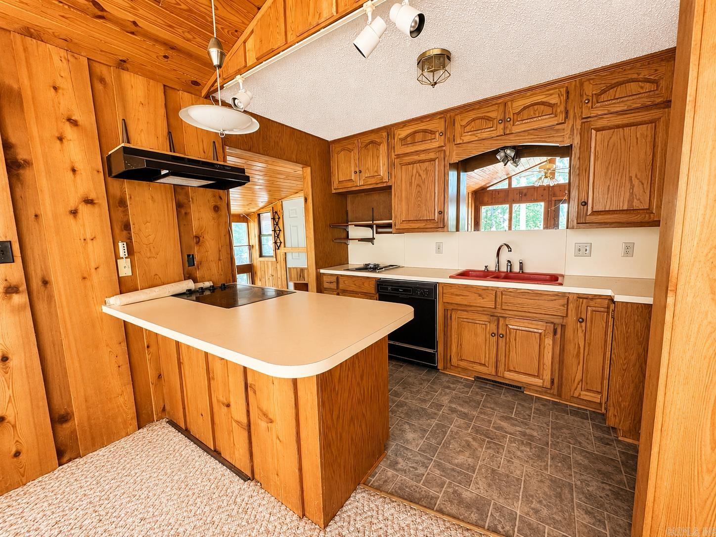 660 Potters Point Property Photo 8