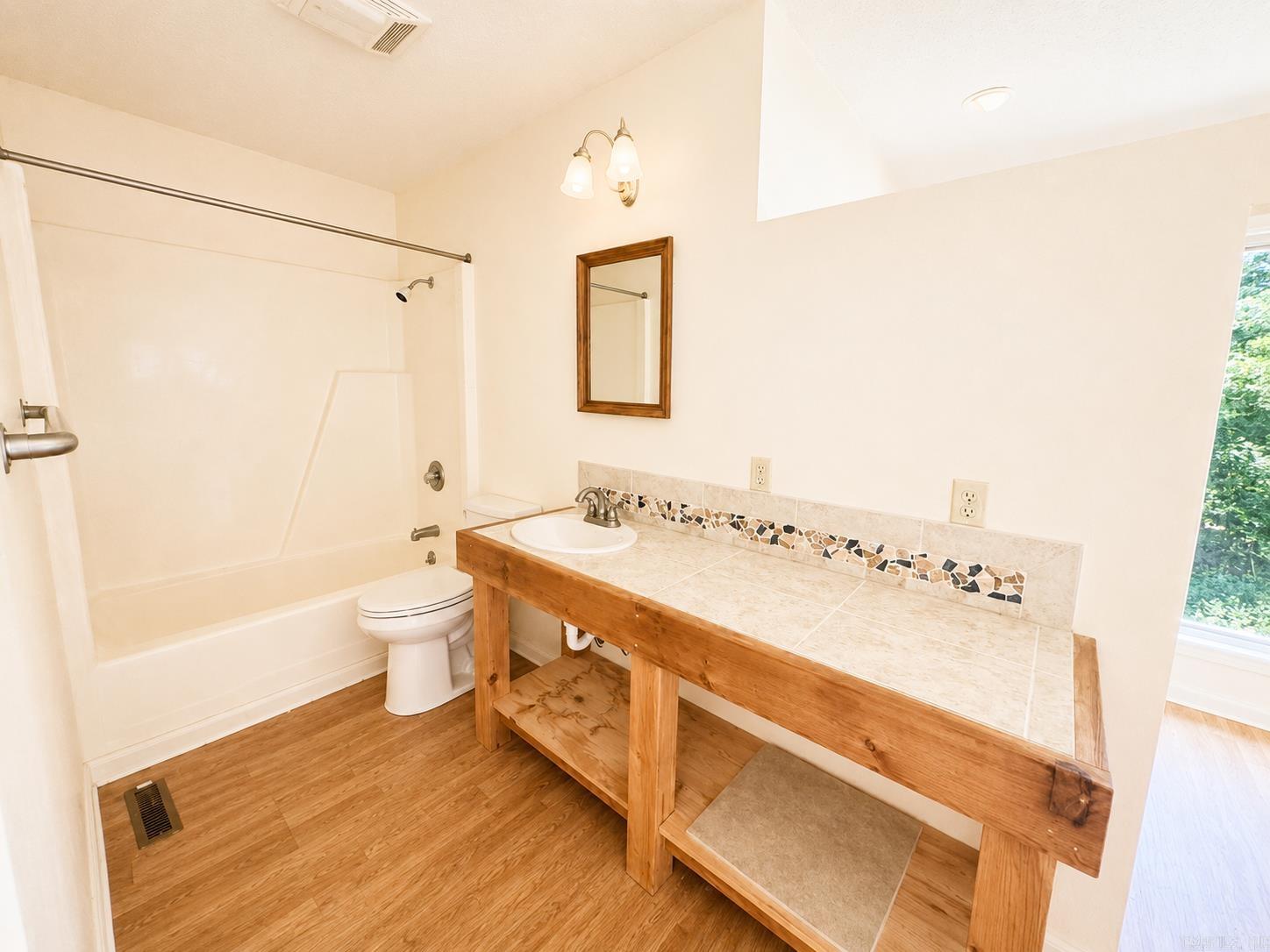 660 Potters Point Property Photo 12