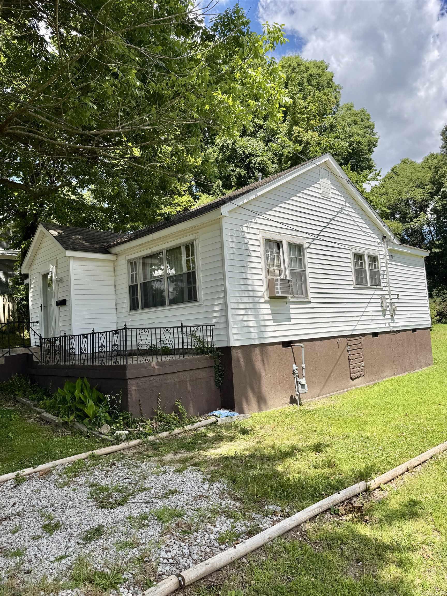 865 W Cherry Street Property Photo 3