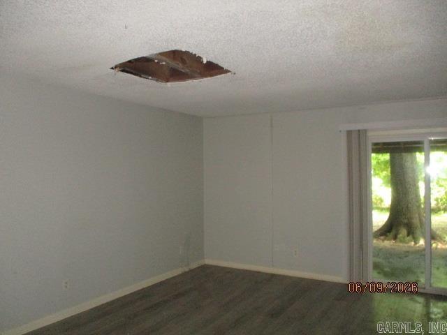 2126 Fendley Dr Property Photo 4