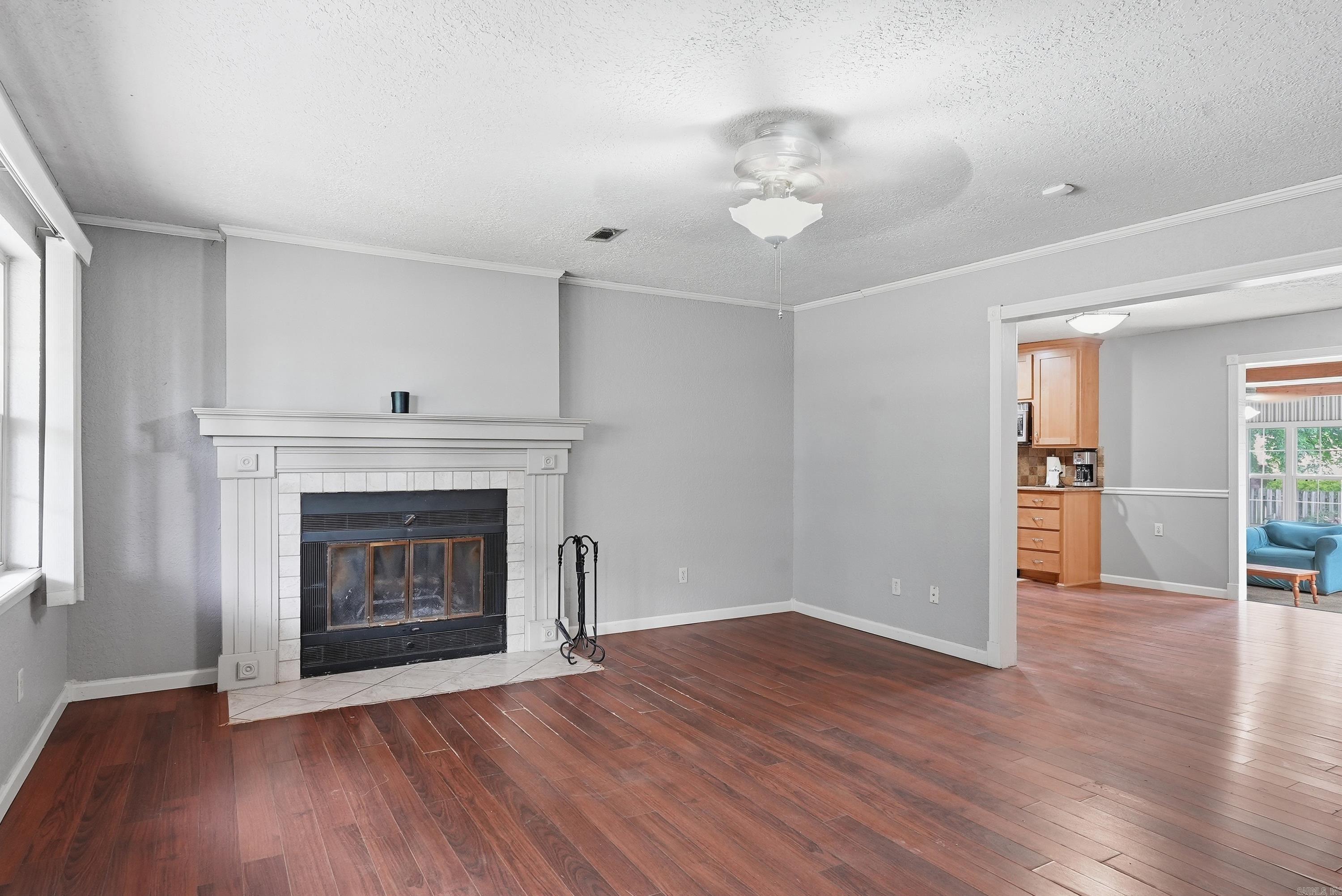 211 Broadview Dr Property Photo 8