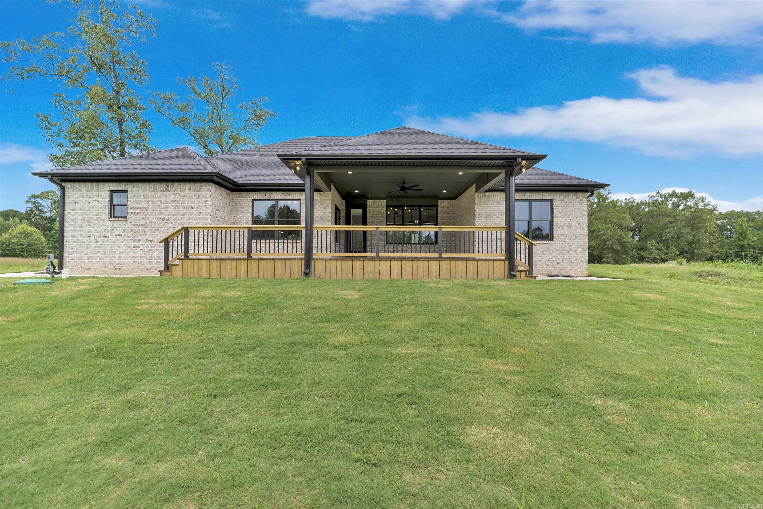 105 Laurie Dr Property Photo 14