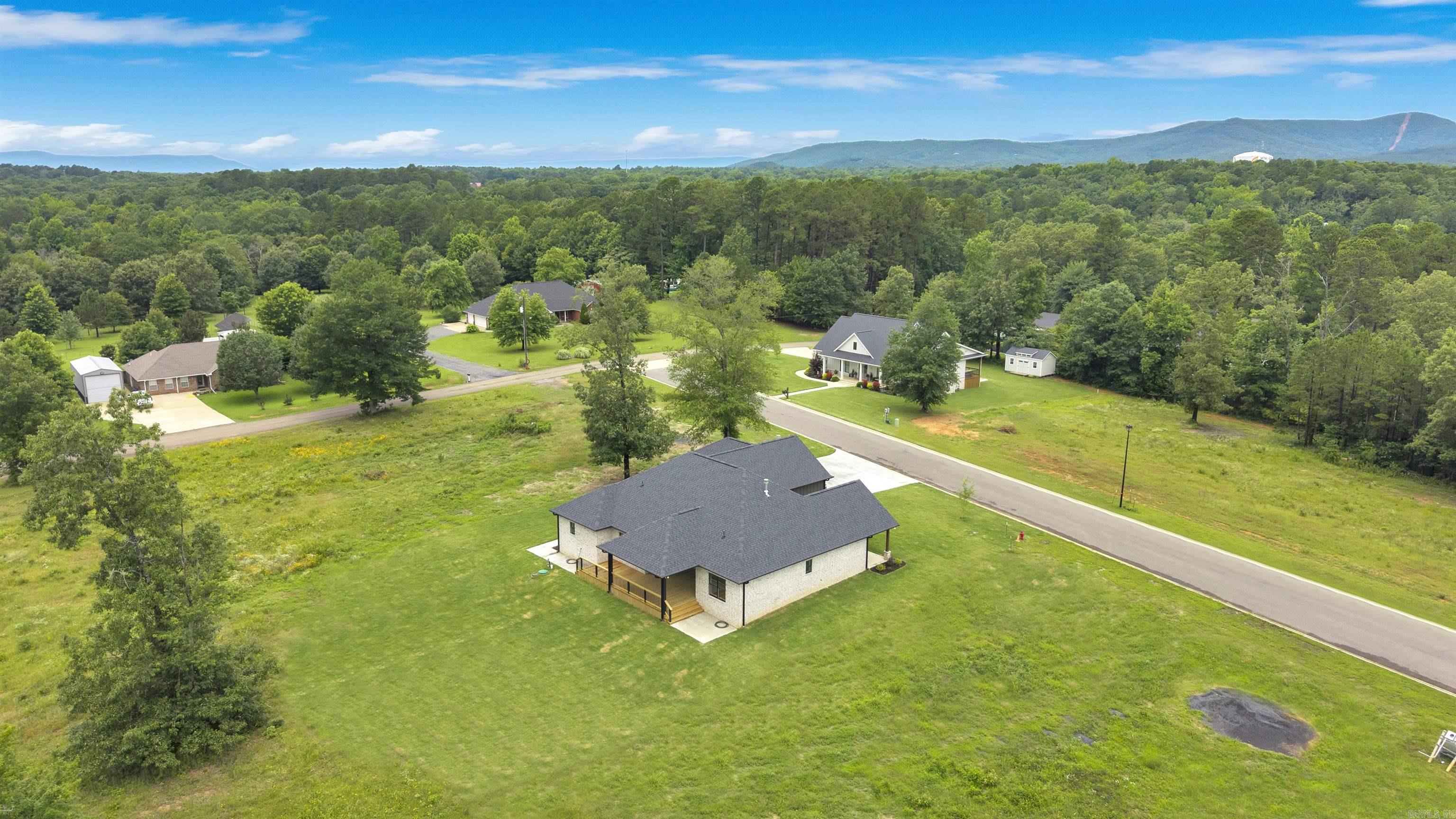 105 Laurie Dr Property Photo 15