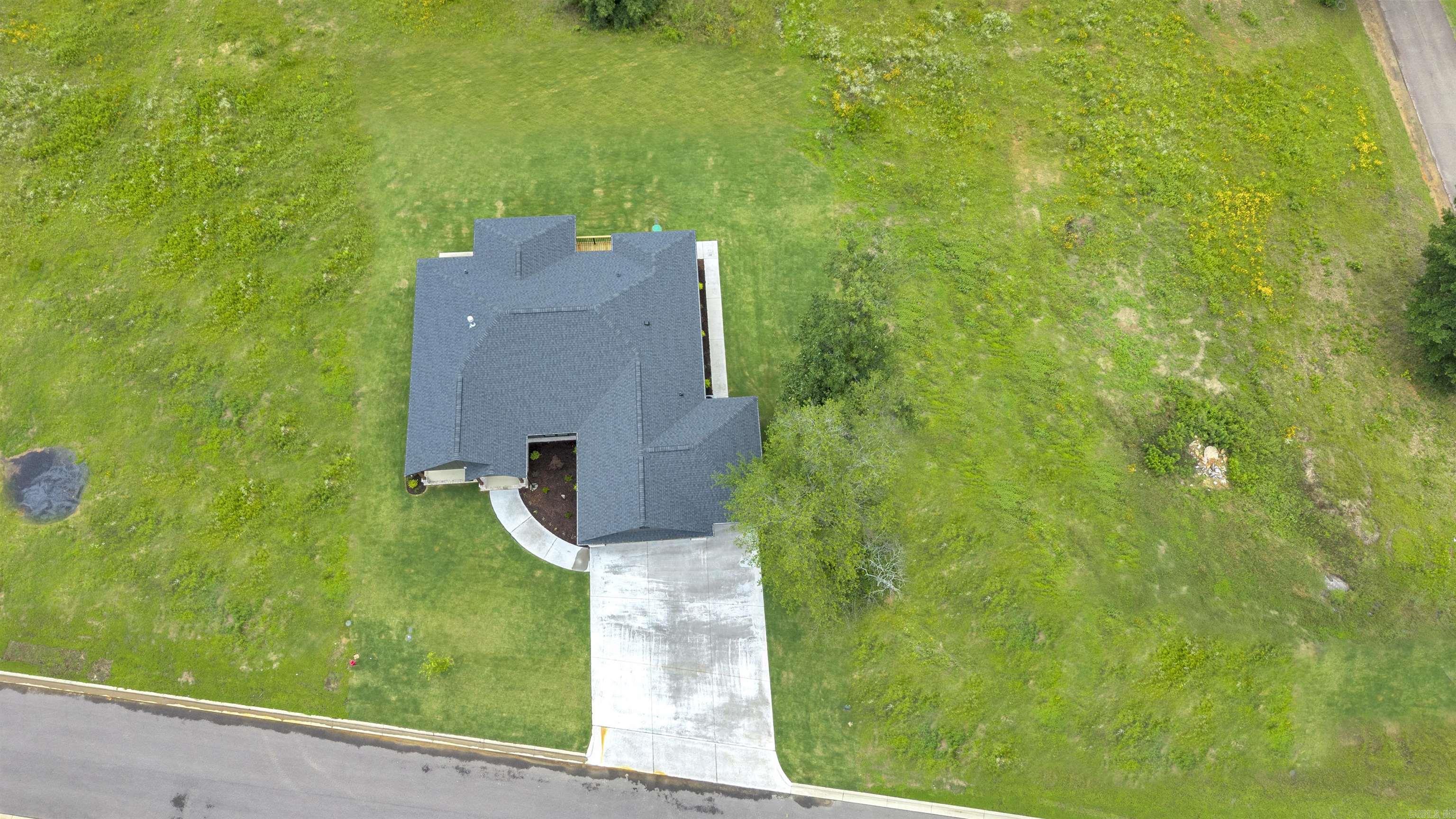 105 Laurie Dr Property Photo 16