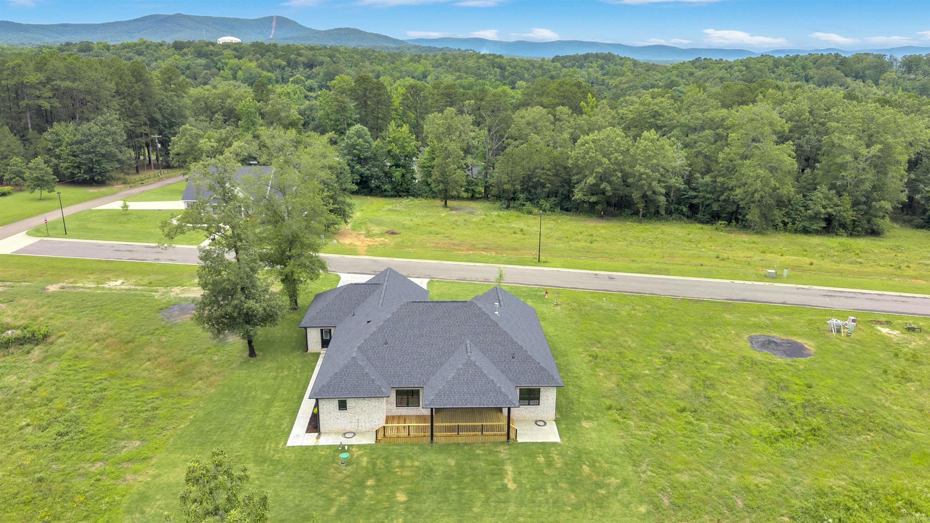 105 Laurie Dr Property Photo 17