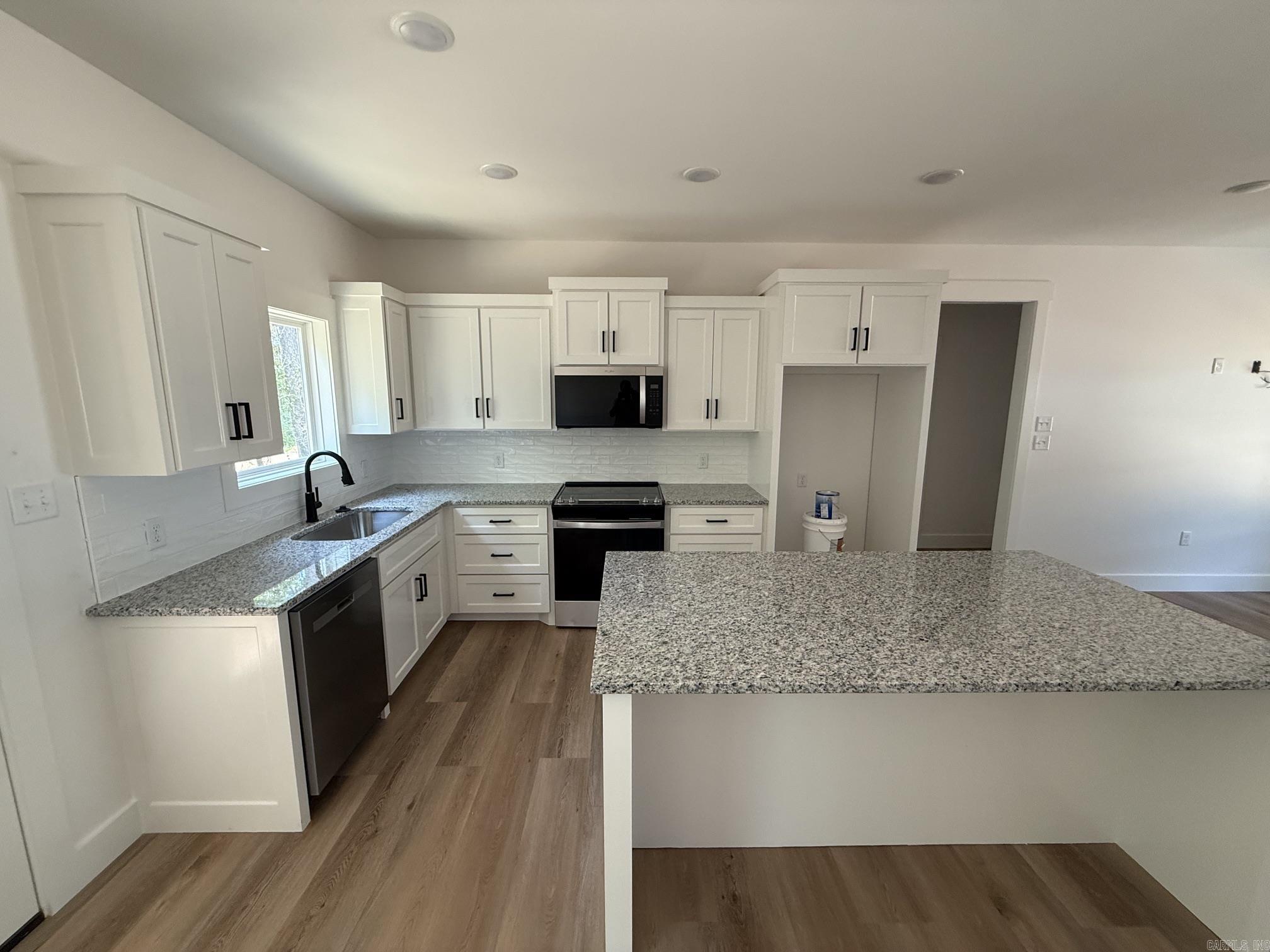 43 W Hills Road Property Photo 11