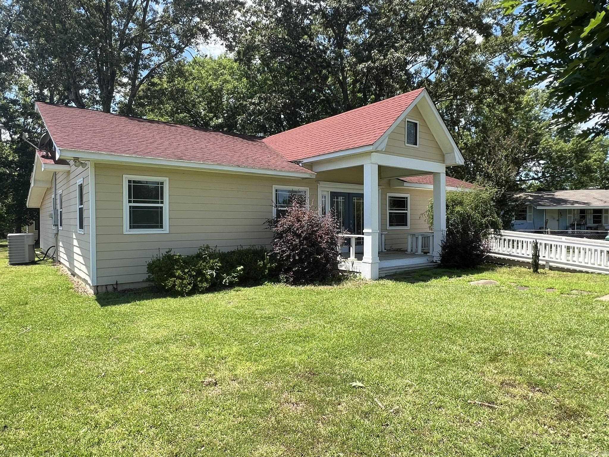 596 Hwy 365 Property Photo 2