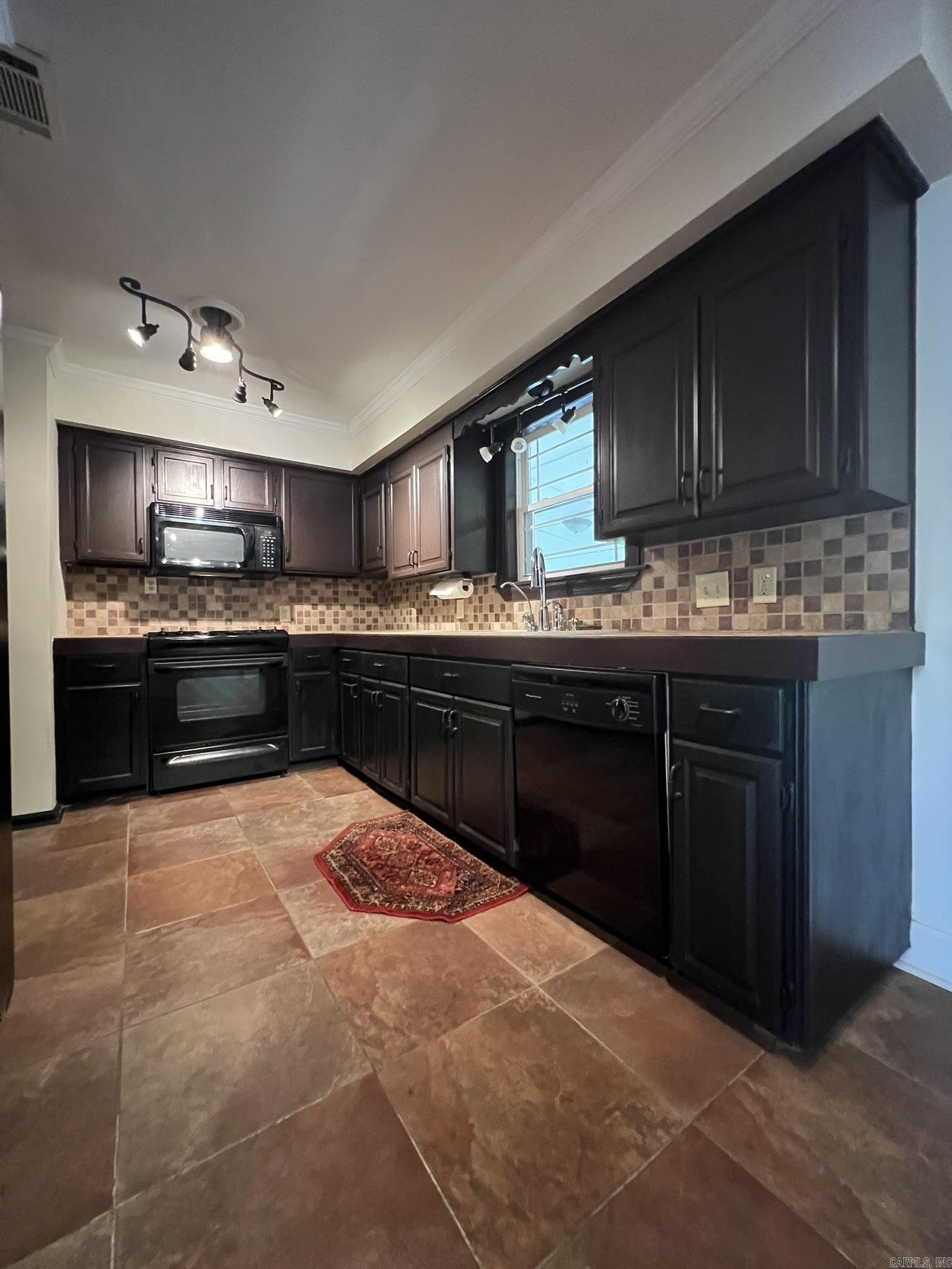 596 Hwy 365 Property Photo 12