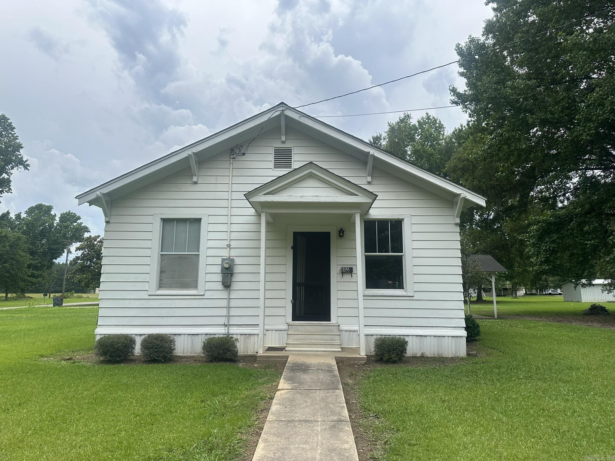 803 N Noble St Property Photo 1