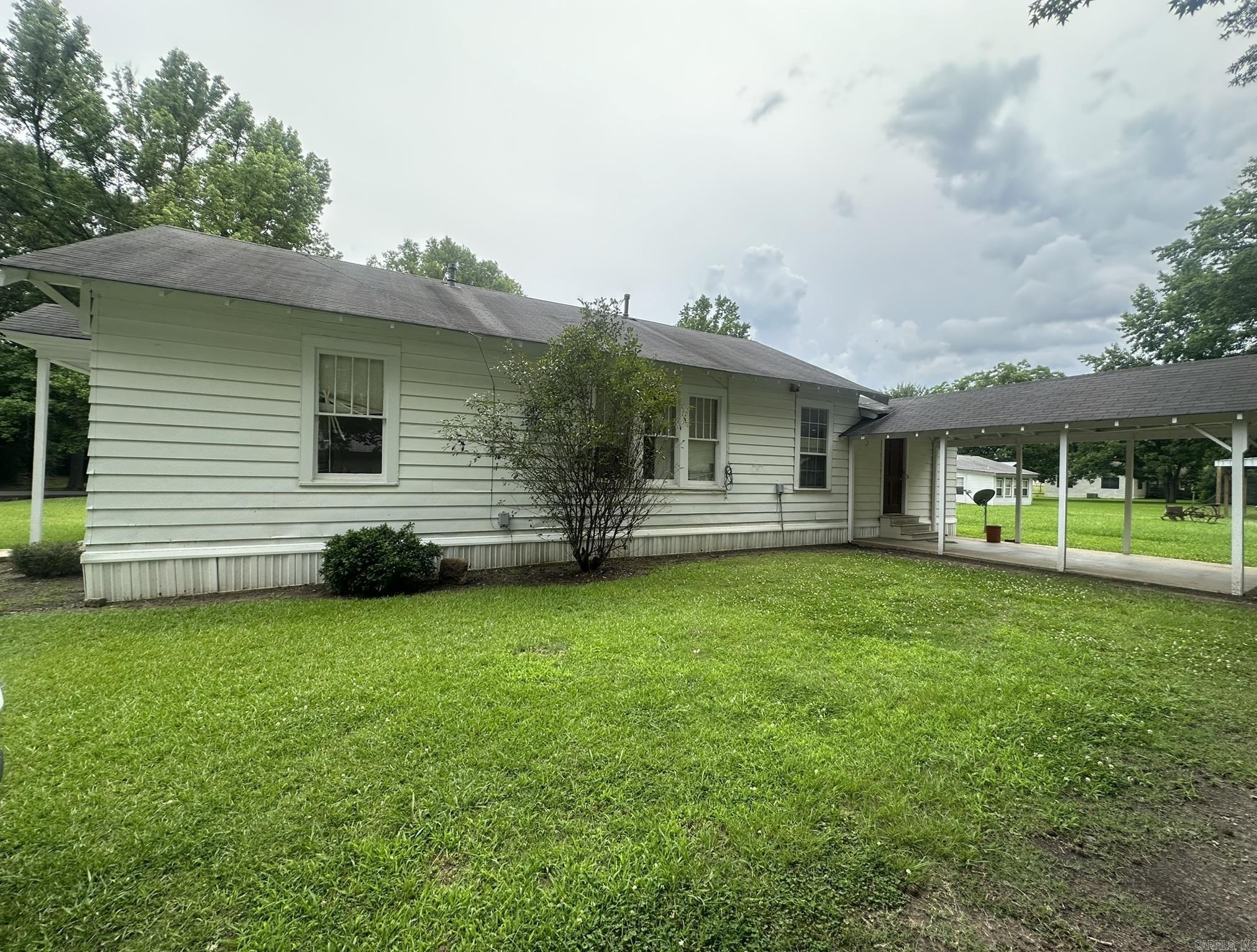 803 N Noble St Property Photo 2