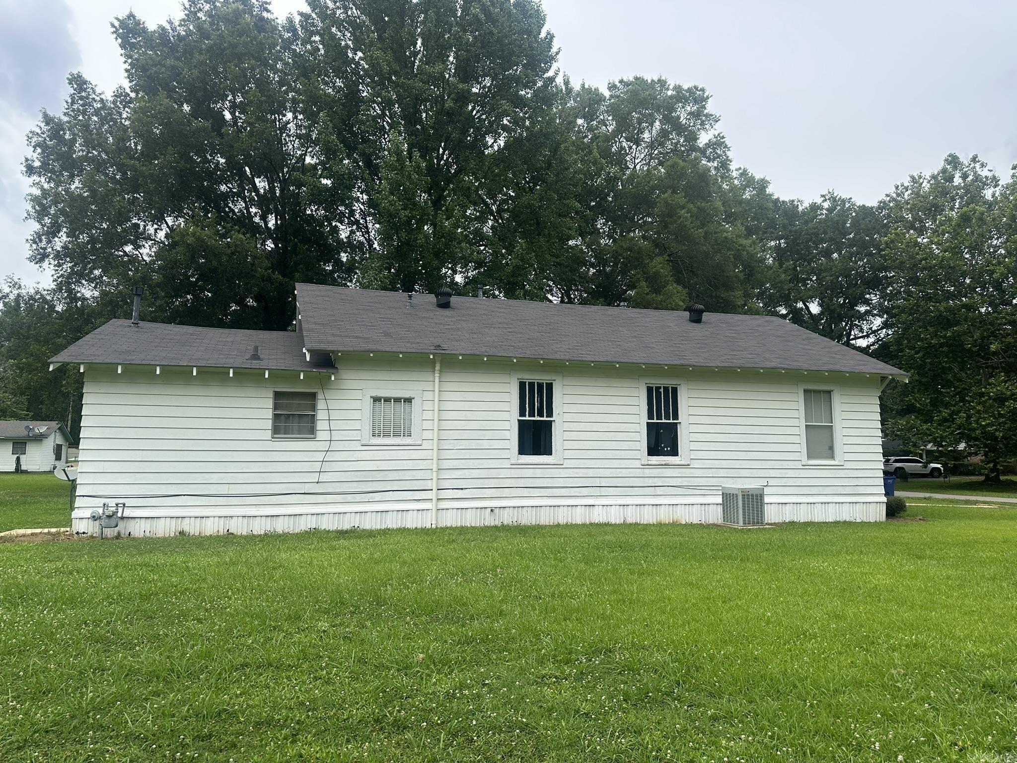 803 N Noble St Property Photo 3