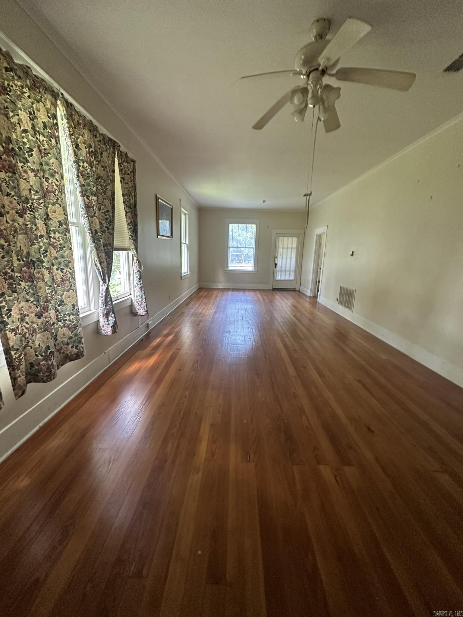 803 N Noble St Property Photo 4