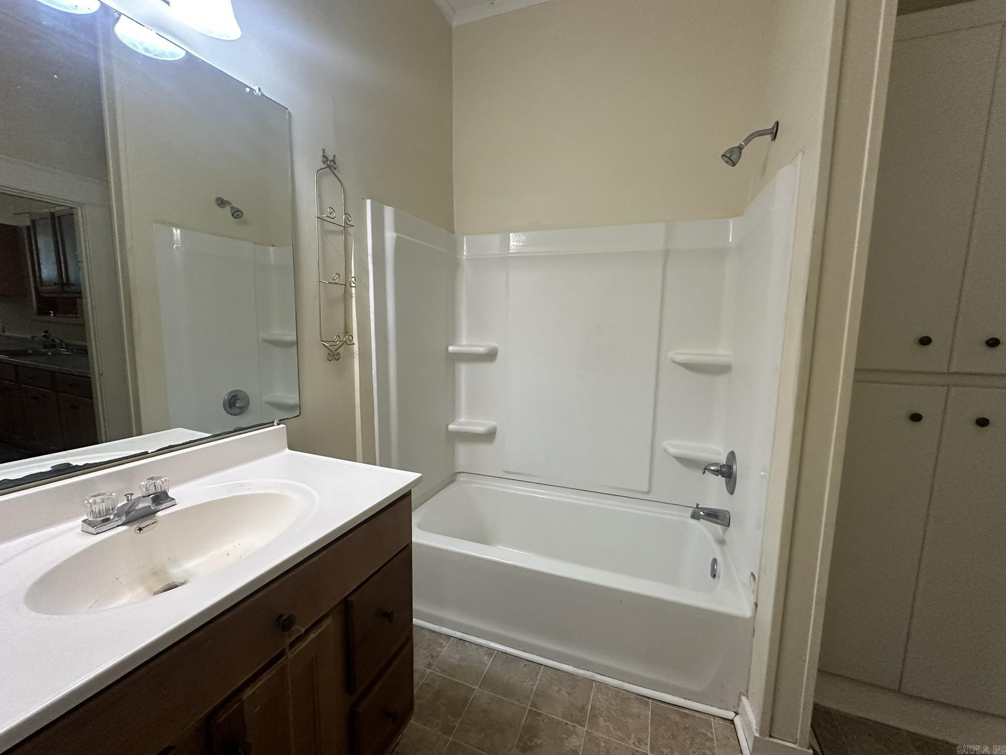803 N Noble St Property Photo 9