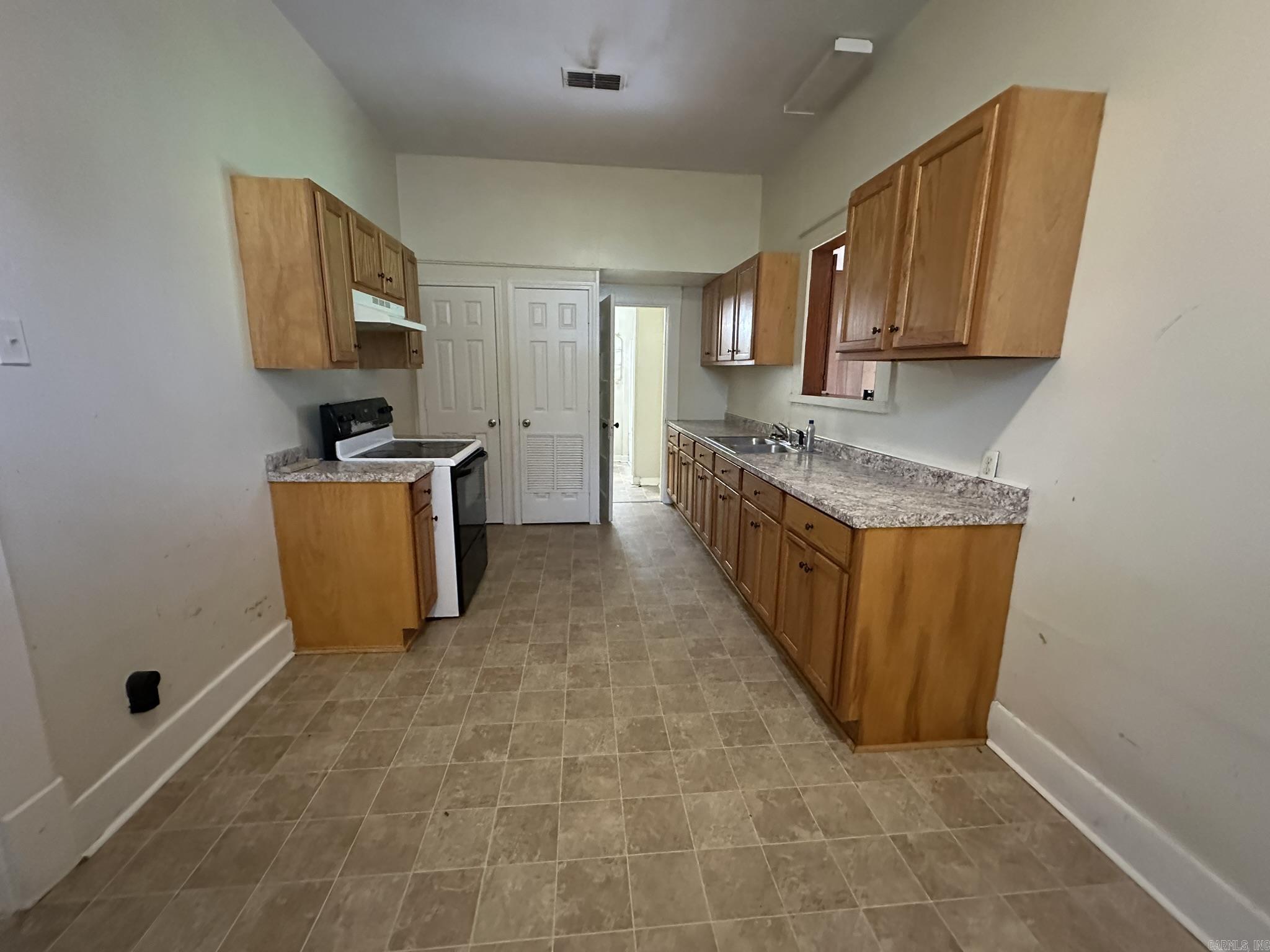 803 N Noble St Property Photo 14