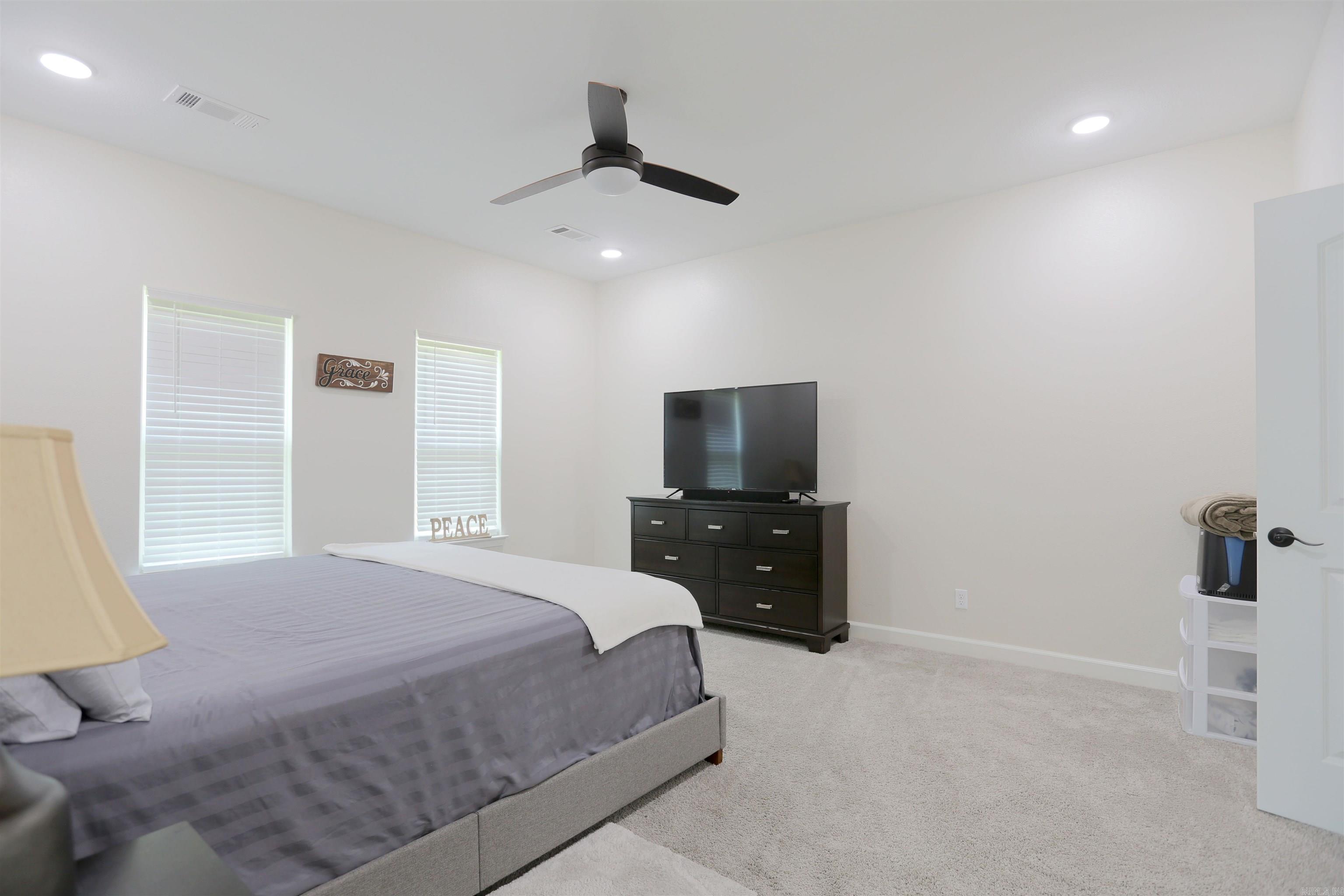 226 Shamsie Lane Property Photo 8