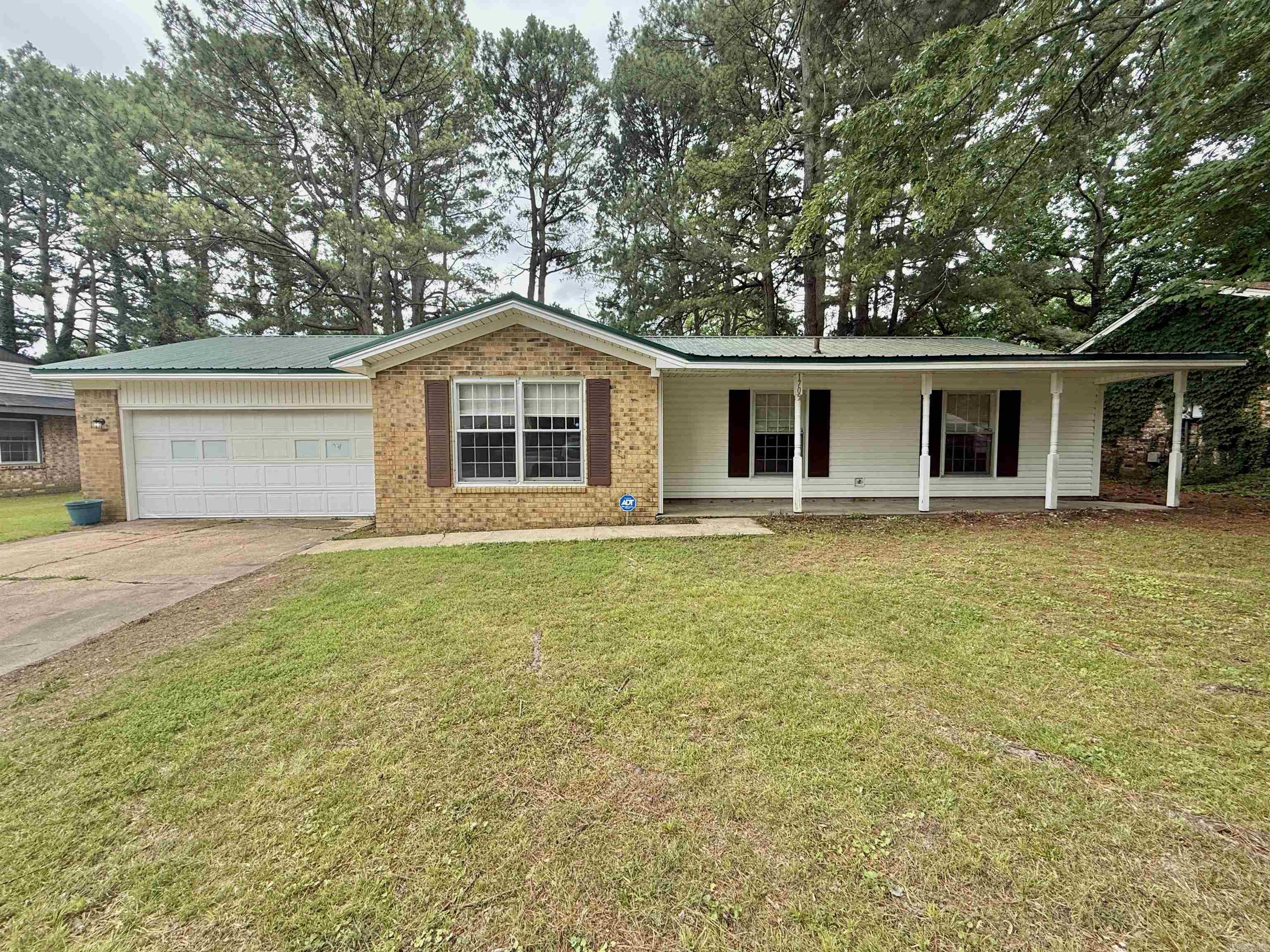 1705 Colonial Road Property Photo 1