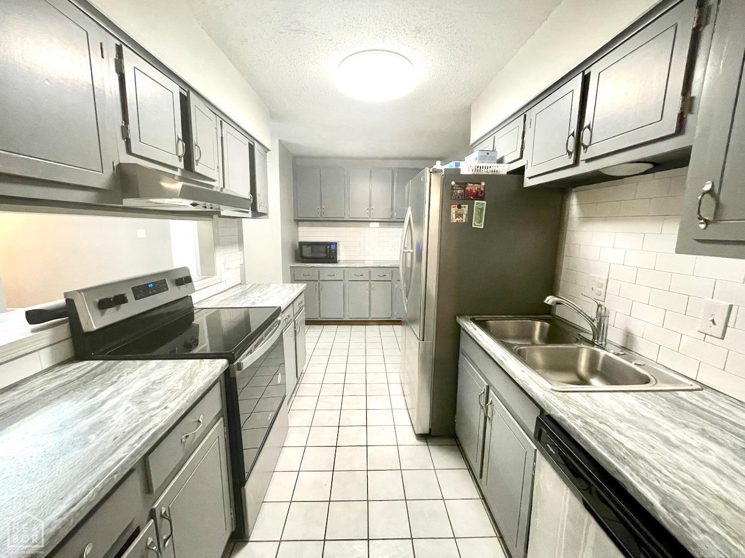 1705 Colonial Road Property Photo 4