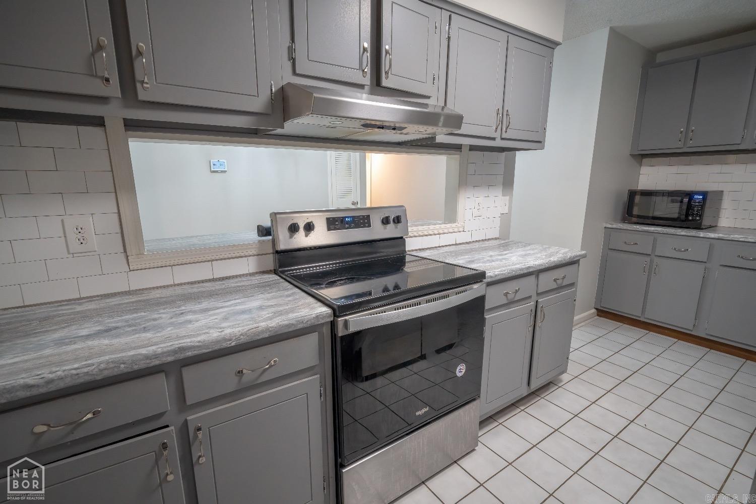 1705 Colonial Road Property Photo 5