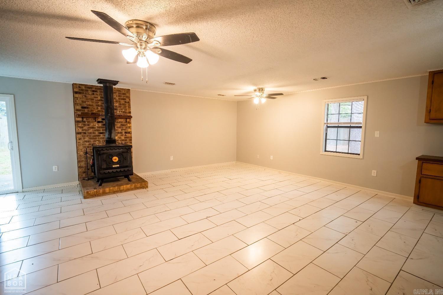 1705 Colonial Road Property Photo 6