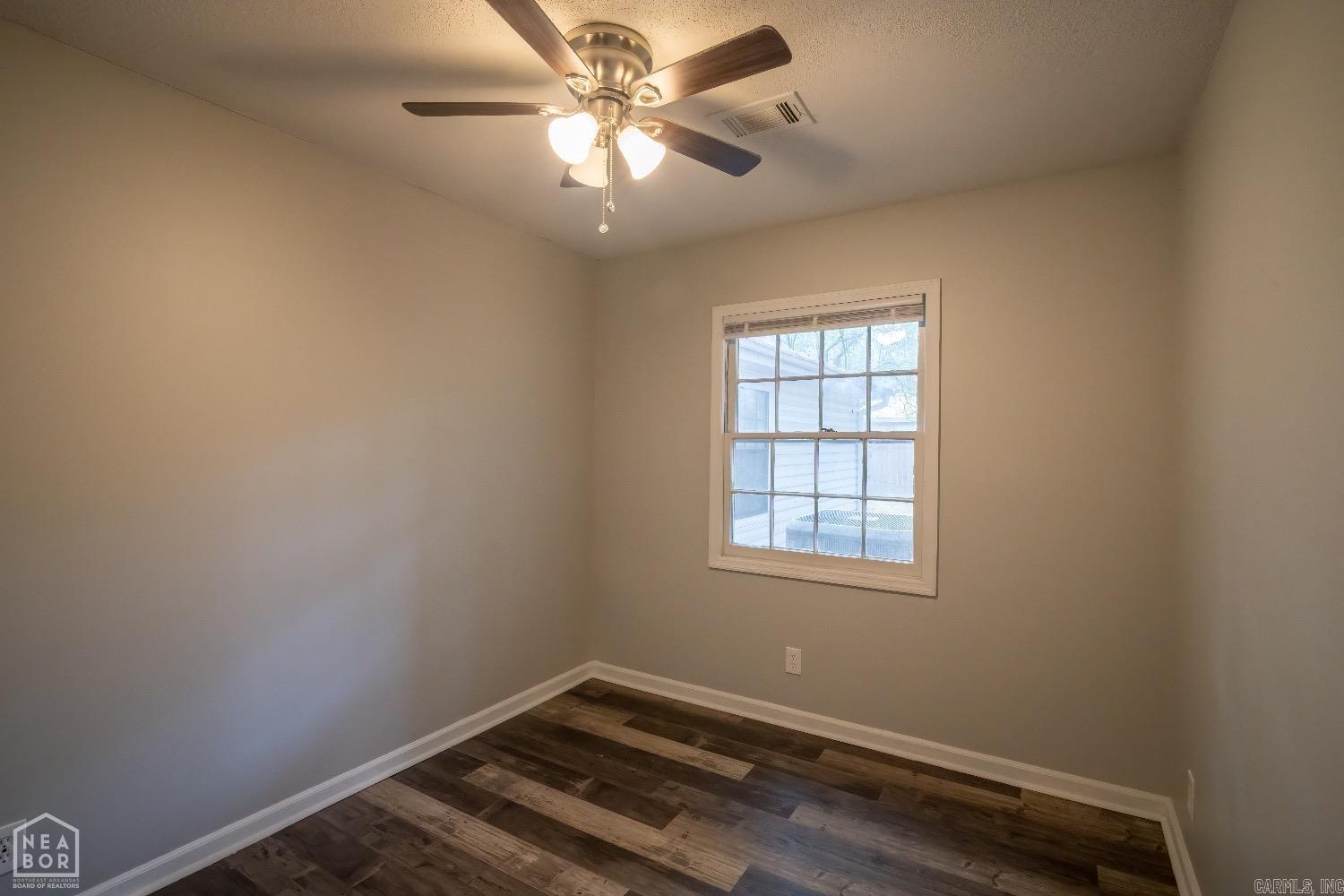 1705 Colonial Road Property Photo 14