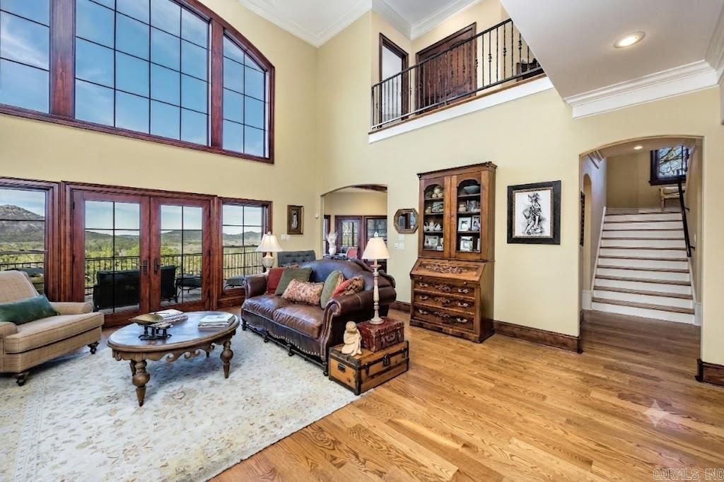 6916 Westridge Road Property Photo 3